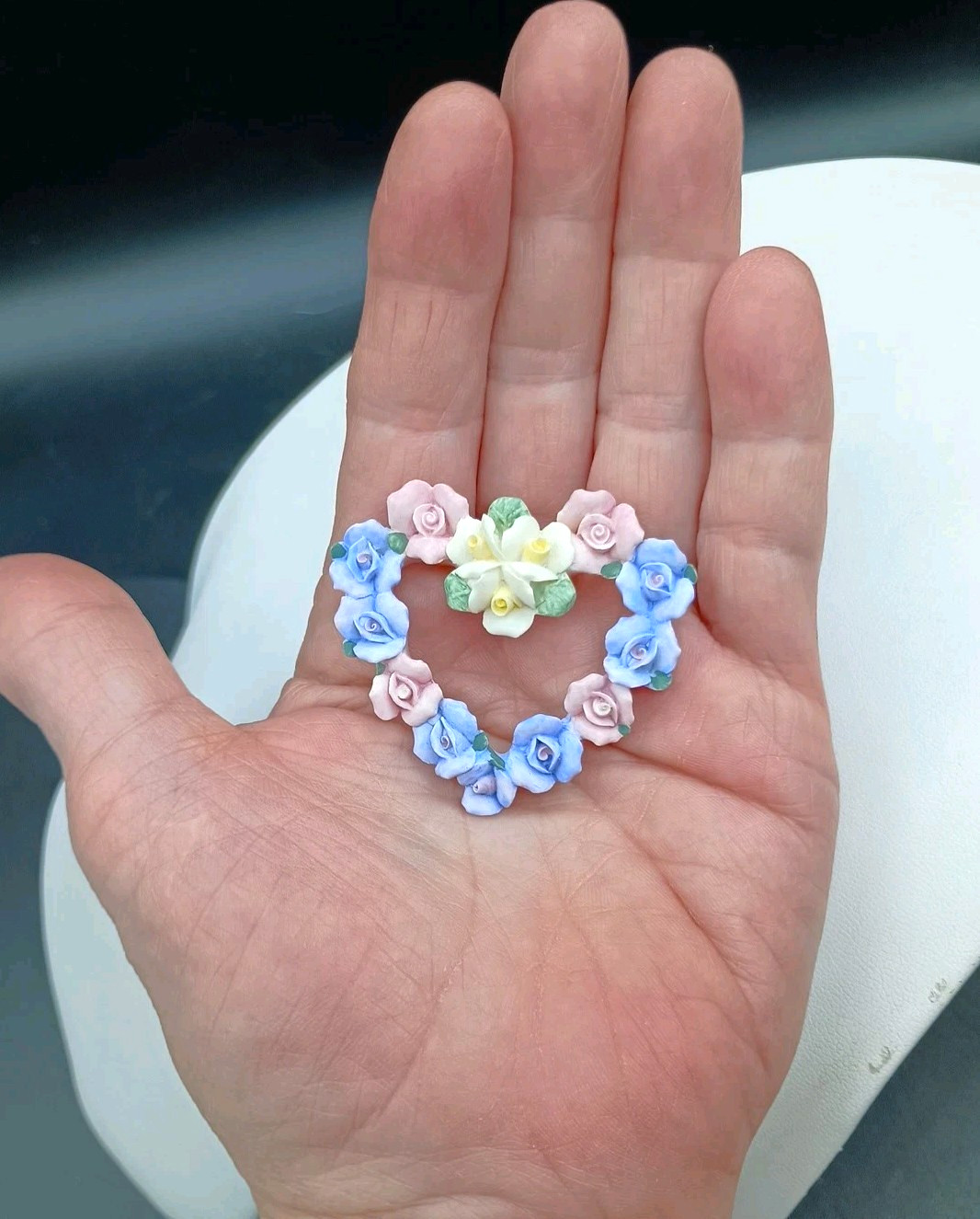 Vintage Avon HEARTS and ROSES Brooch Pin Porcelain Pastel Flowers 2″