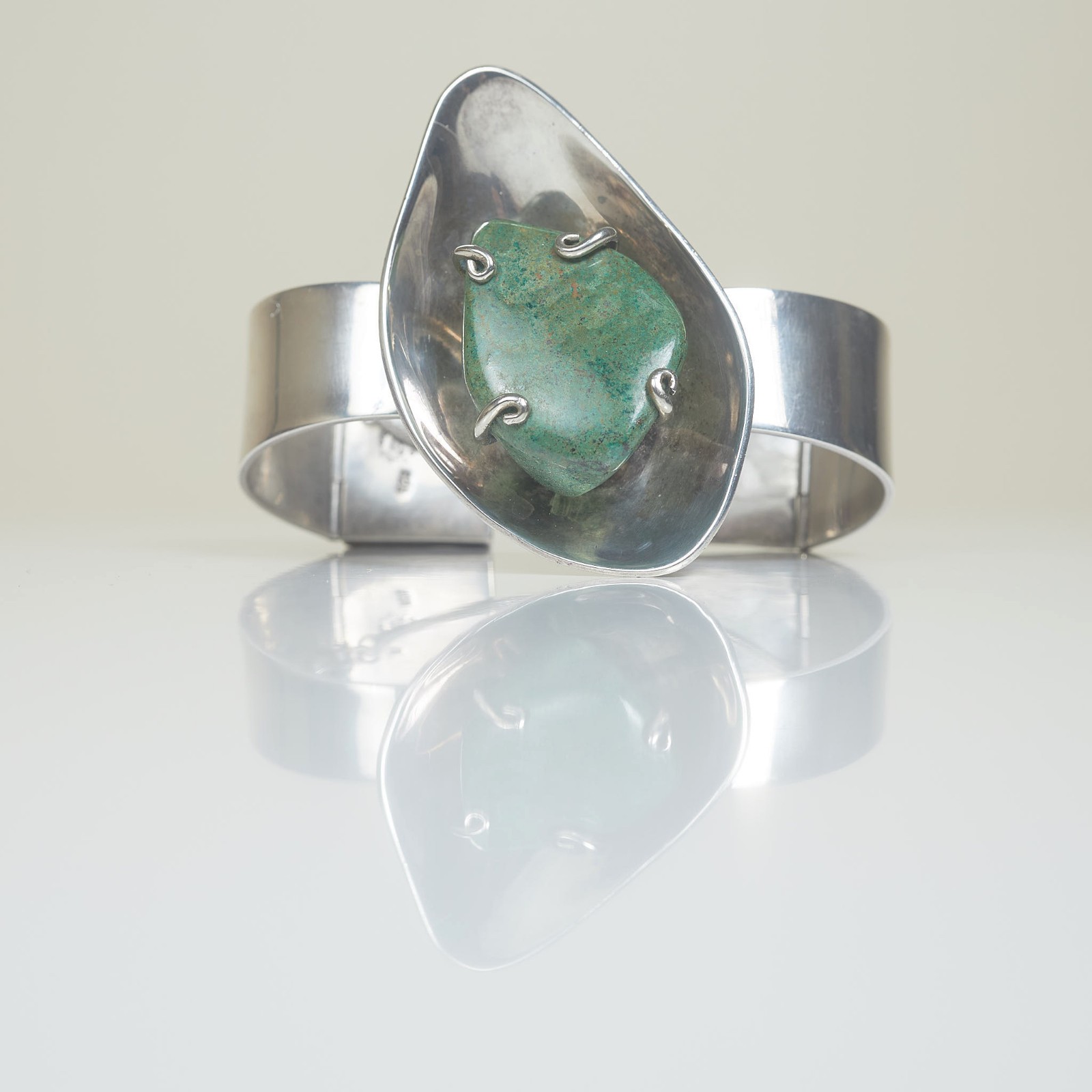 LOS CASTILLO Taxco 50s/60s Sterling Wide Bracelet Green Chalcedony 105g ca. 6.3″