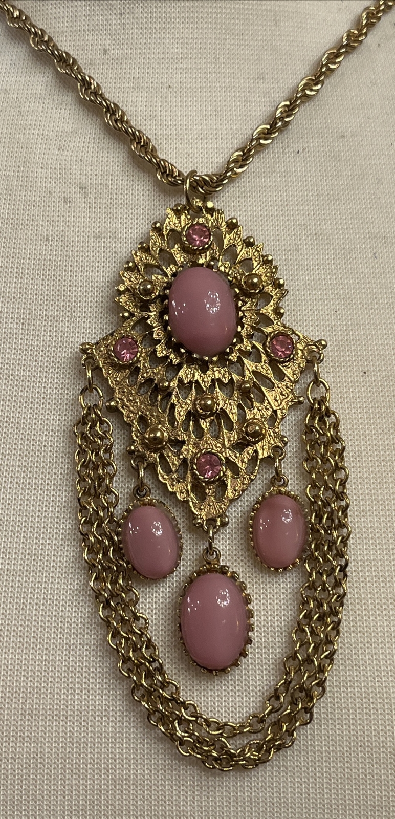 Vintage Pink Gripoix Glass Cabochon Dangle Drop Ornate Pendant Necklace Gold