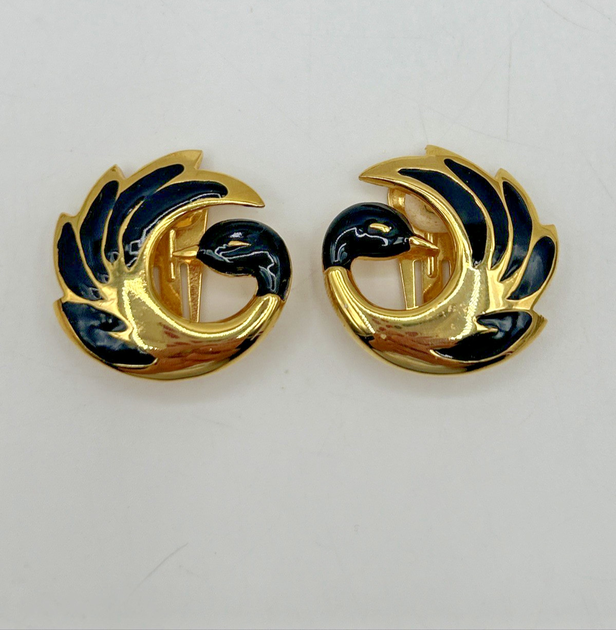 VTG “Orena Paris”? Enamel Gold Tone w/ Black Accents Swan Clip On Earrings