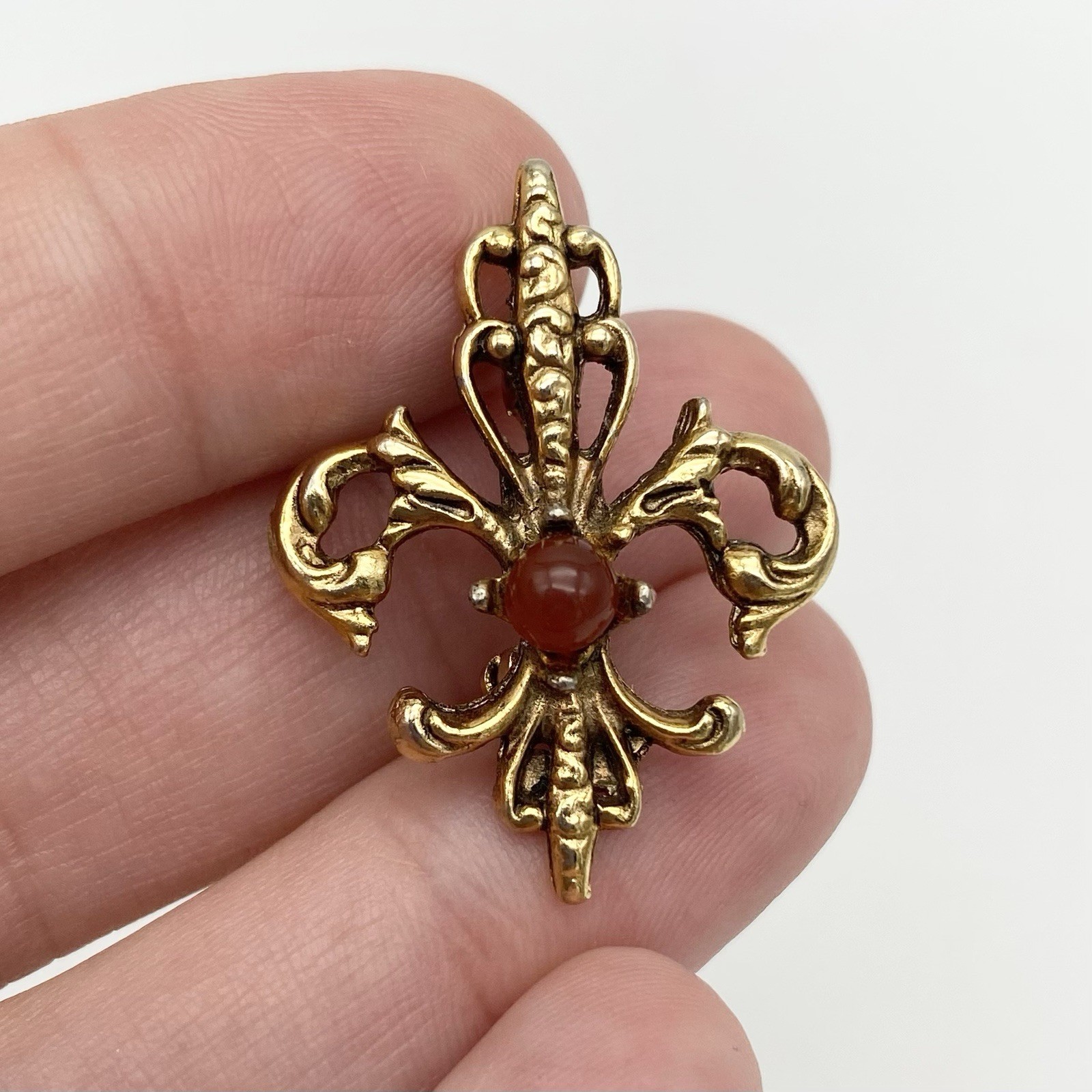 Vintage Brooch Pin Tacoa Fleur Di Lis Red Cabochon Center Gold Tone Jewelry