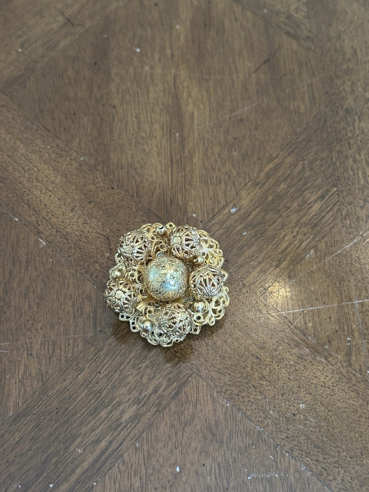 Vintage Mid-Century Round Floral Cluster Brooch Gold Tone Filigree Nice!