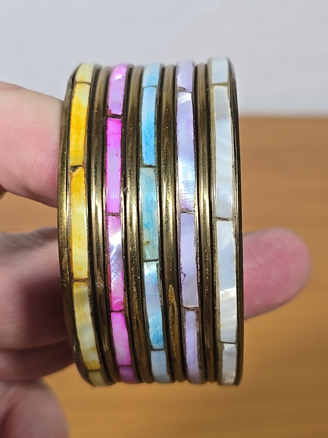 Vtg Brass Bangle Inlay Mother Of Pearl/Abalone Bracelet Multicolor 1.25″ W India