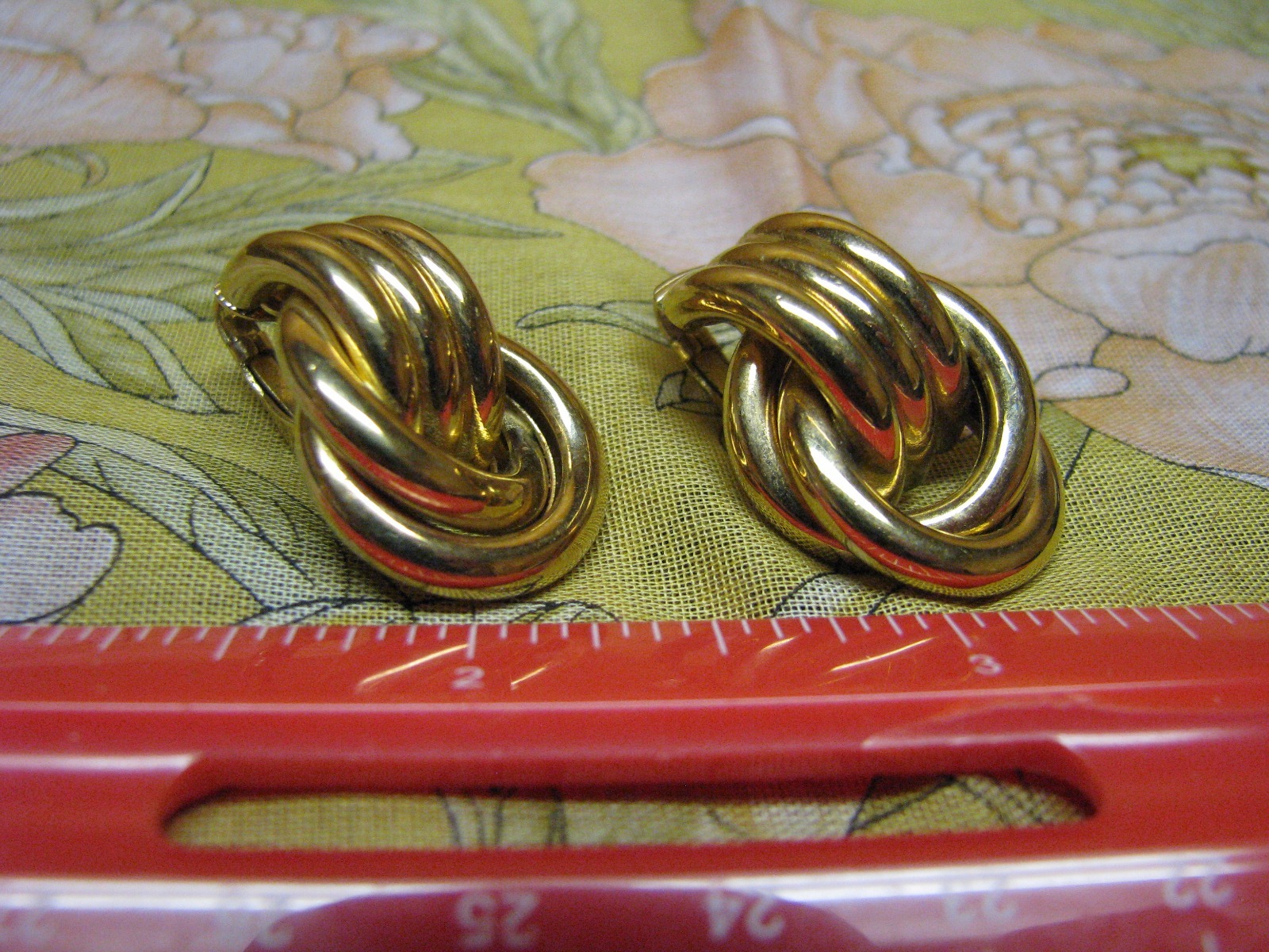 VINTAGE 60’s 70’s 80’s Pipe Valve Faux Gold Clip-On Costume Jewelry Earrings