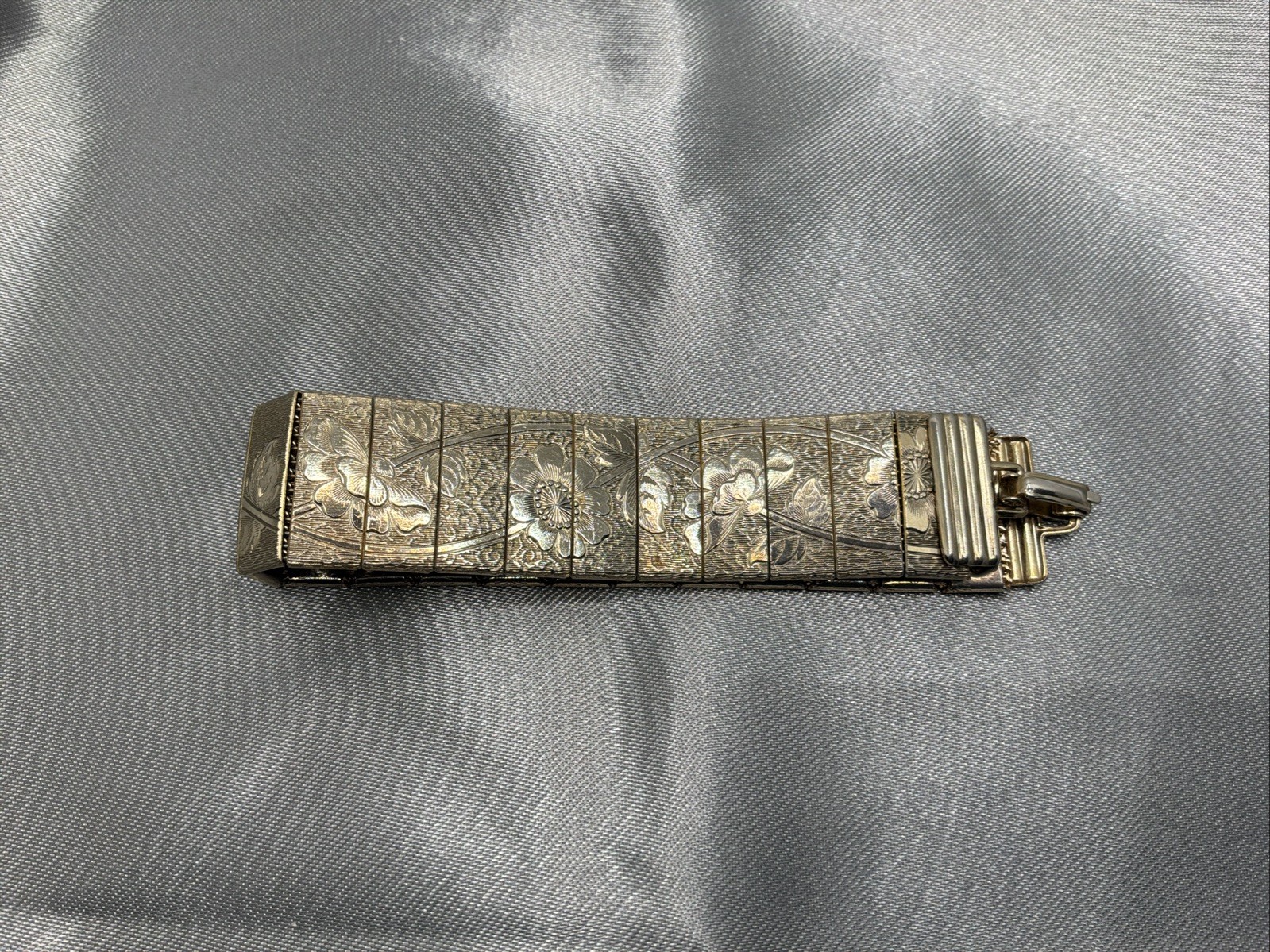 Vintage Floral Etched Panel Link Mesh Back Gold Tone Bracelet 7.25″