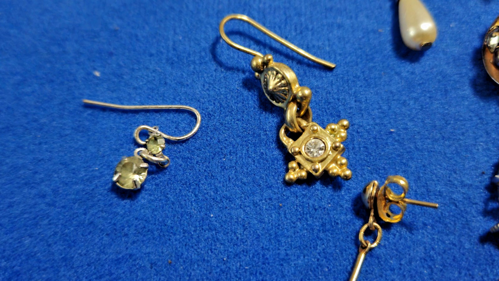 Vintage 37 Gem Stone Earrings / Dimond Like / Quartz Like Jewels – JEWELRY LOT