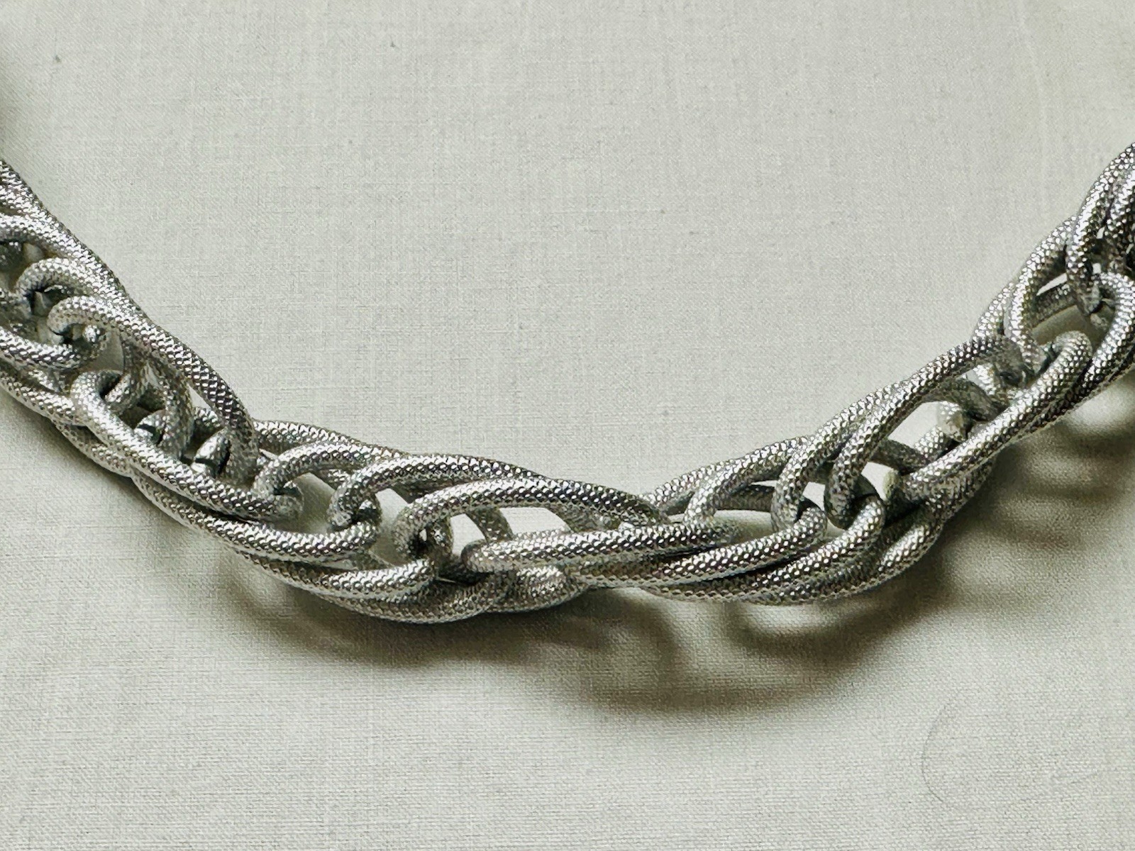 Silver Tone Aluminum Chunky Textured Oval Link Chain Choker Necklace n0157