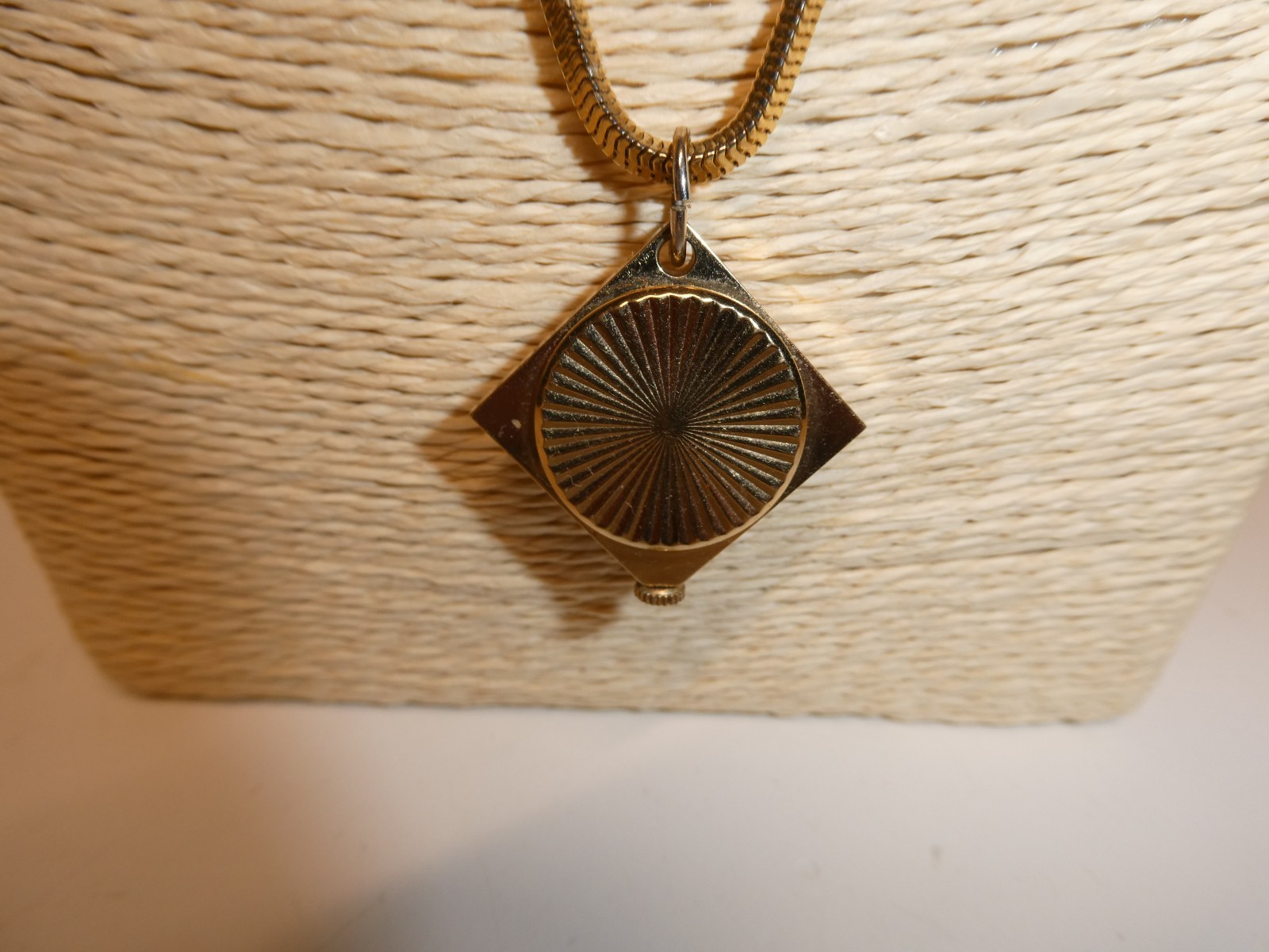 VTG Caravelle 24″ Necklace Pendant Watch Women Gold Tone Square Case Manual Wind