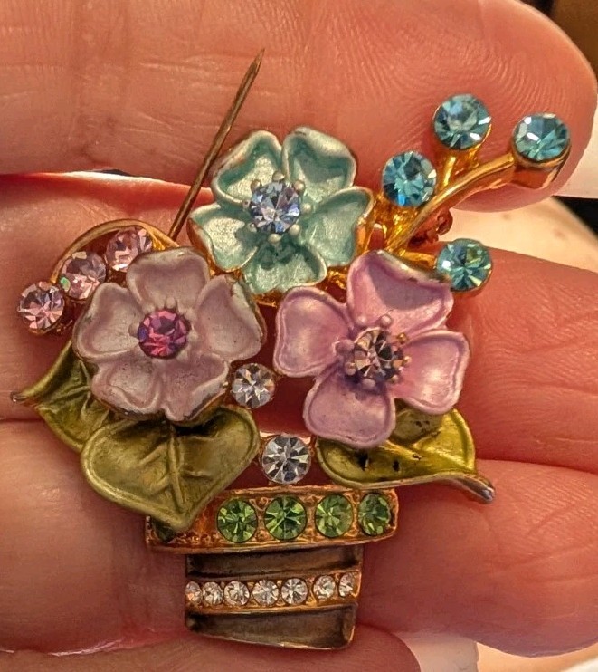 Vintage Enameled Flower Basket Brooch Rhinestone Pastel Bouquet Gold Tone Pin