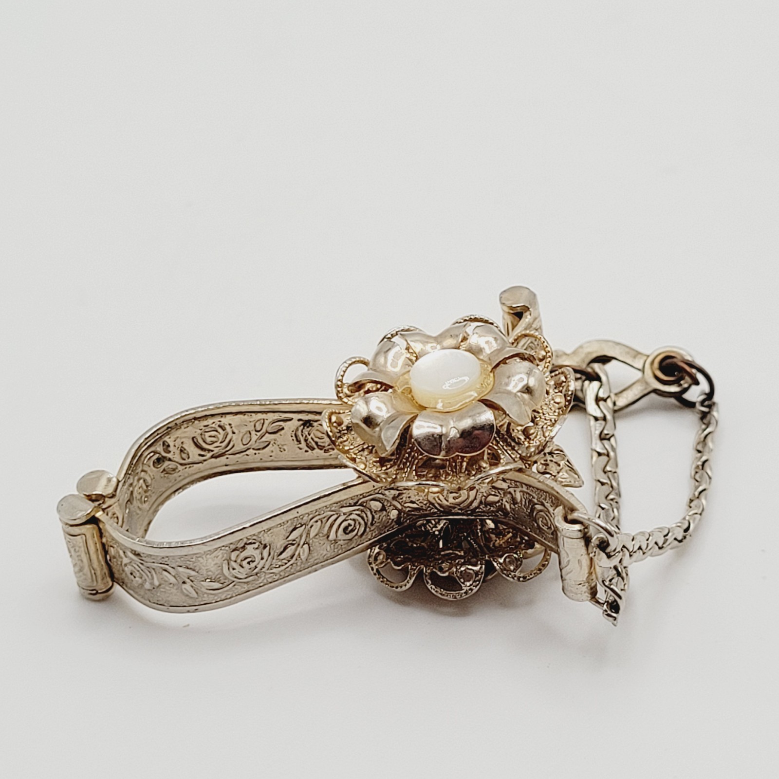 Vintage 1950s Gold Tone MOP Flower Embossed Floral Glove Clip Purse Ring Holder
