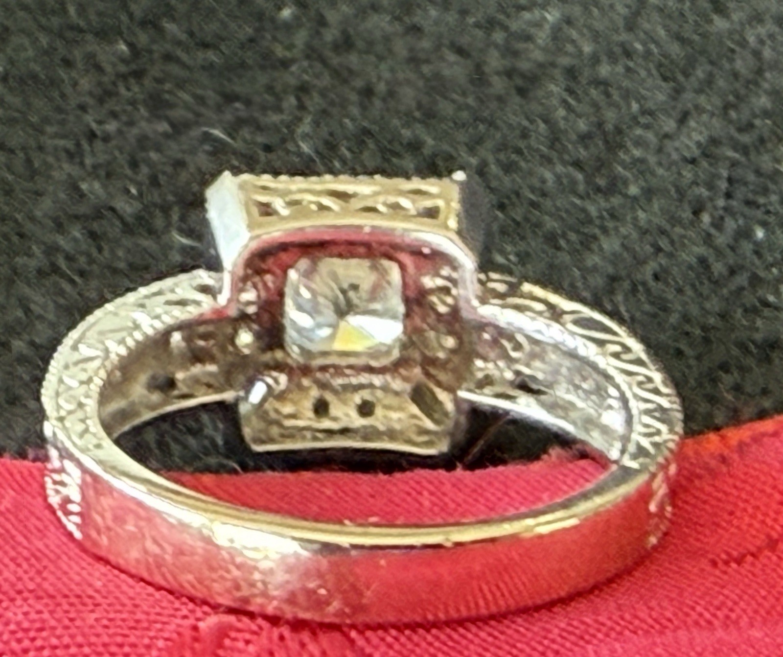 Vintage 1 Carat Diamond Filigree Ring in 14kt White Gold. Size 9