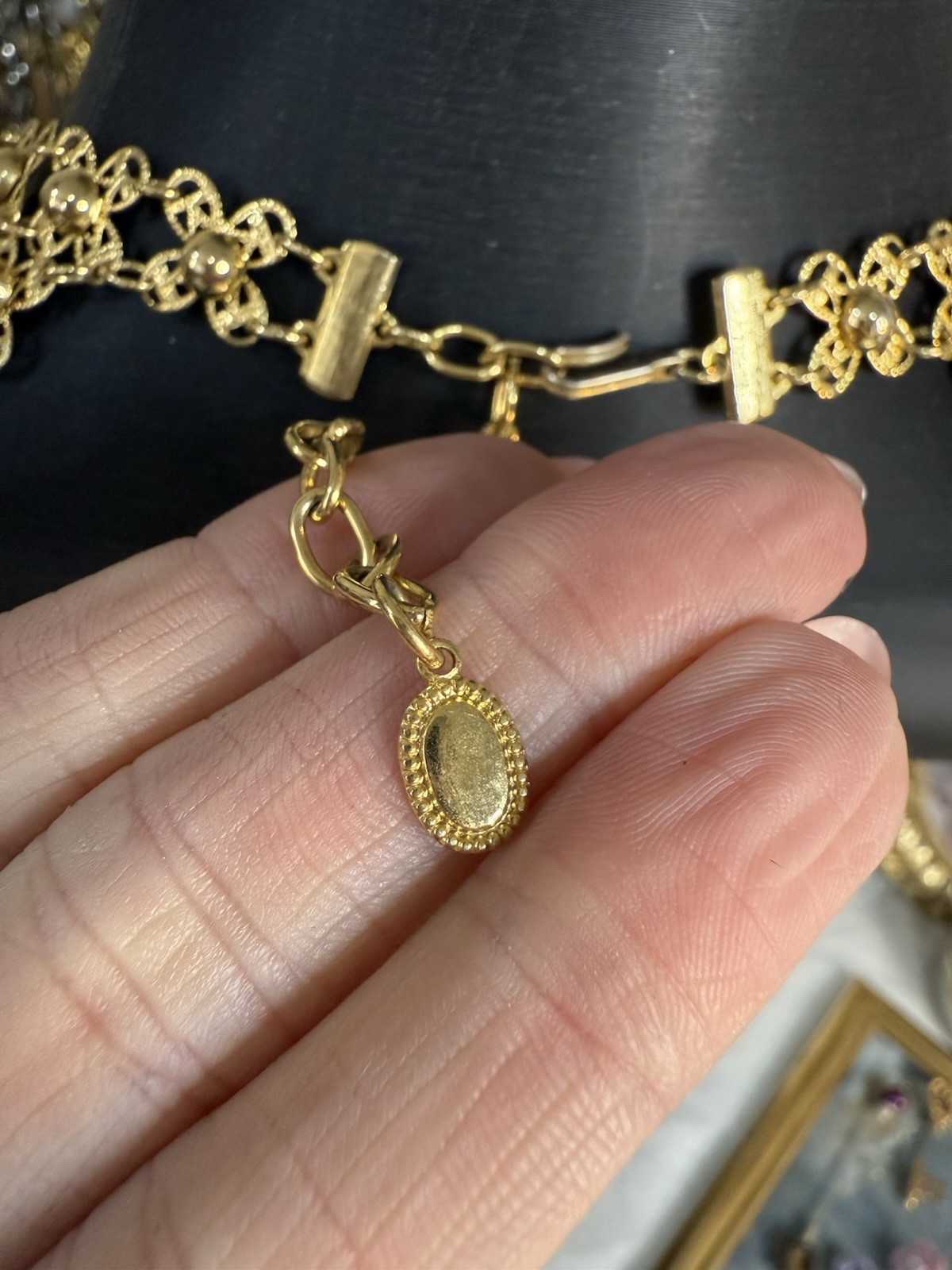 Vintage Gold Tone Articulated Chain Link V Bib Statement Necklace