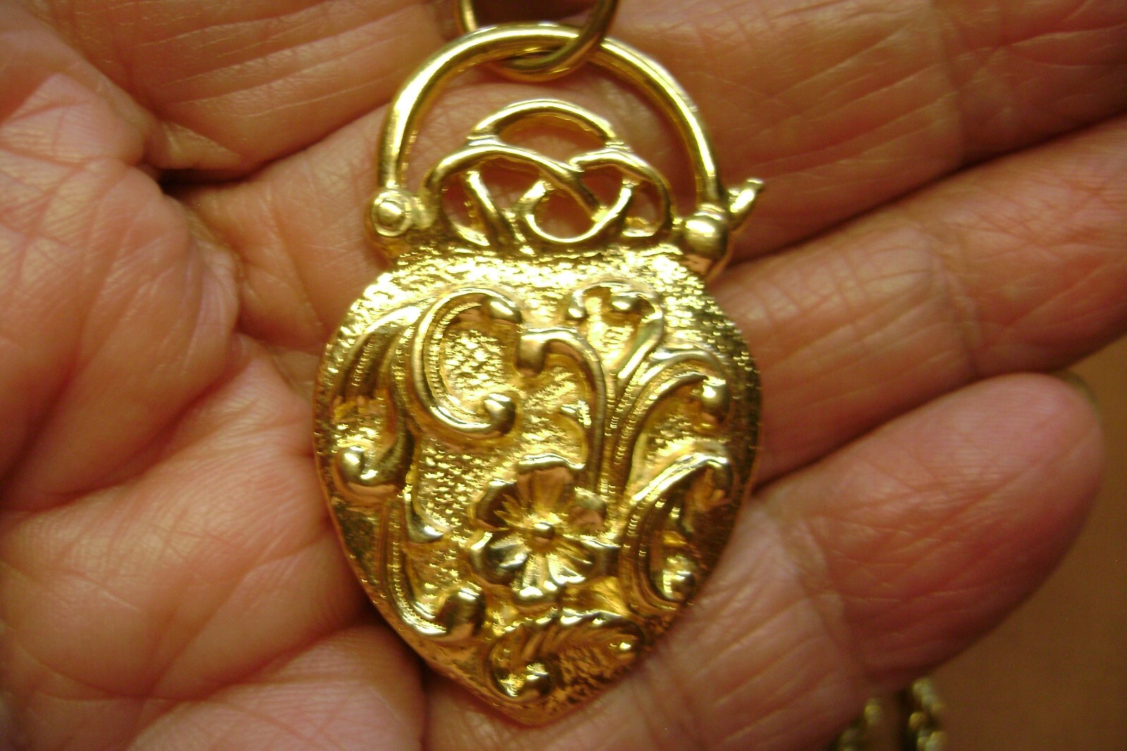 VINTAGE VICTORIAN INSPIRED SWIRL FLORAL RHINESTONE HEART PENDANT NECKLACE