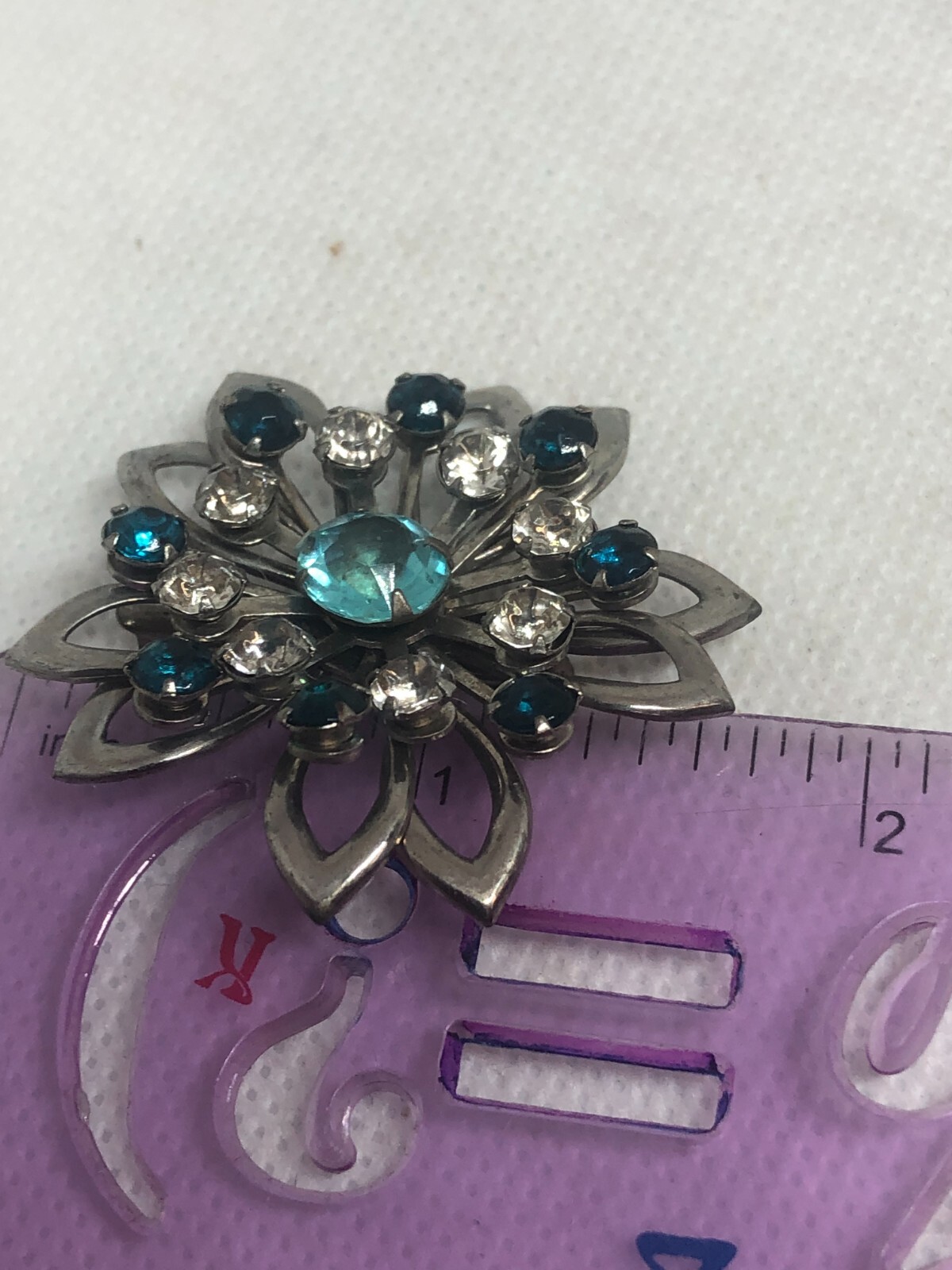 VINTAGE DARK LIGHT BLUE GREYISH RHINESTONES BROOCH PIN