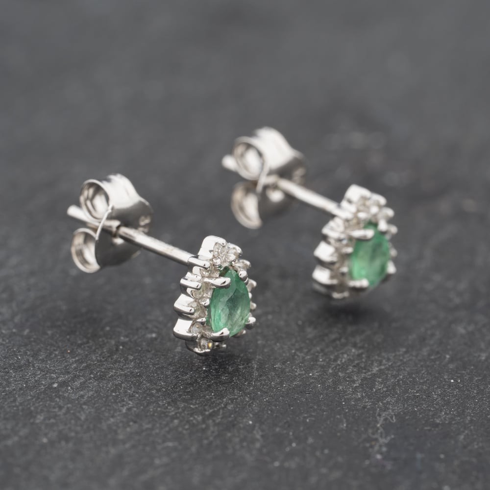 Second Hand 9ct White Gold 0.26ct Emerald & Diamond Teardrop Cluster 7.2mm St…