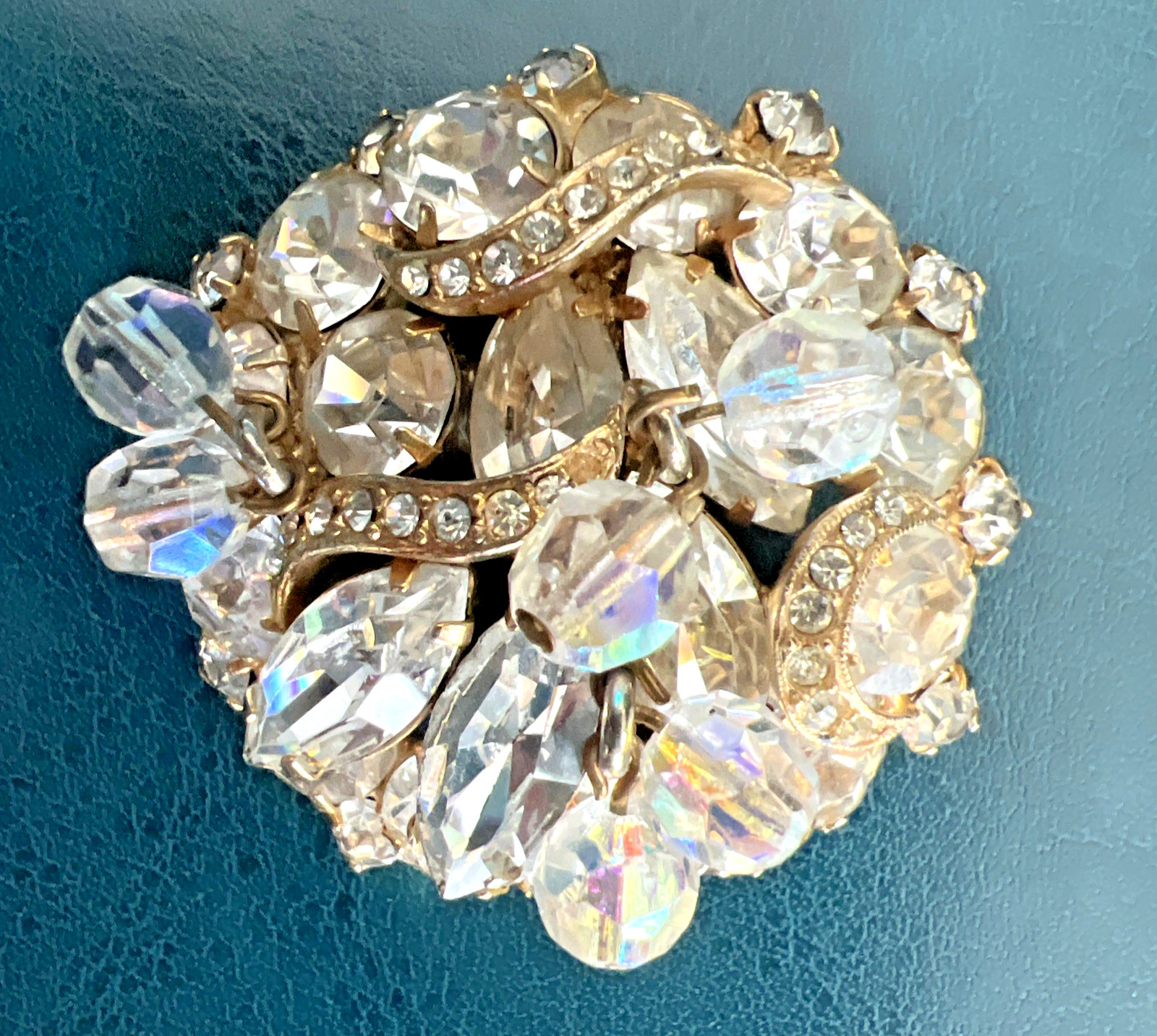 VTG. SIGNED KRAMER CLEAR RHINESTONE and CRYSTAL CHA CHA BROOCH and BRACELET SET