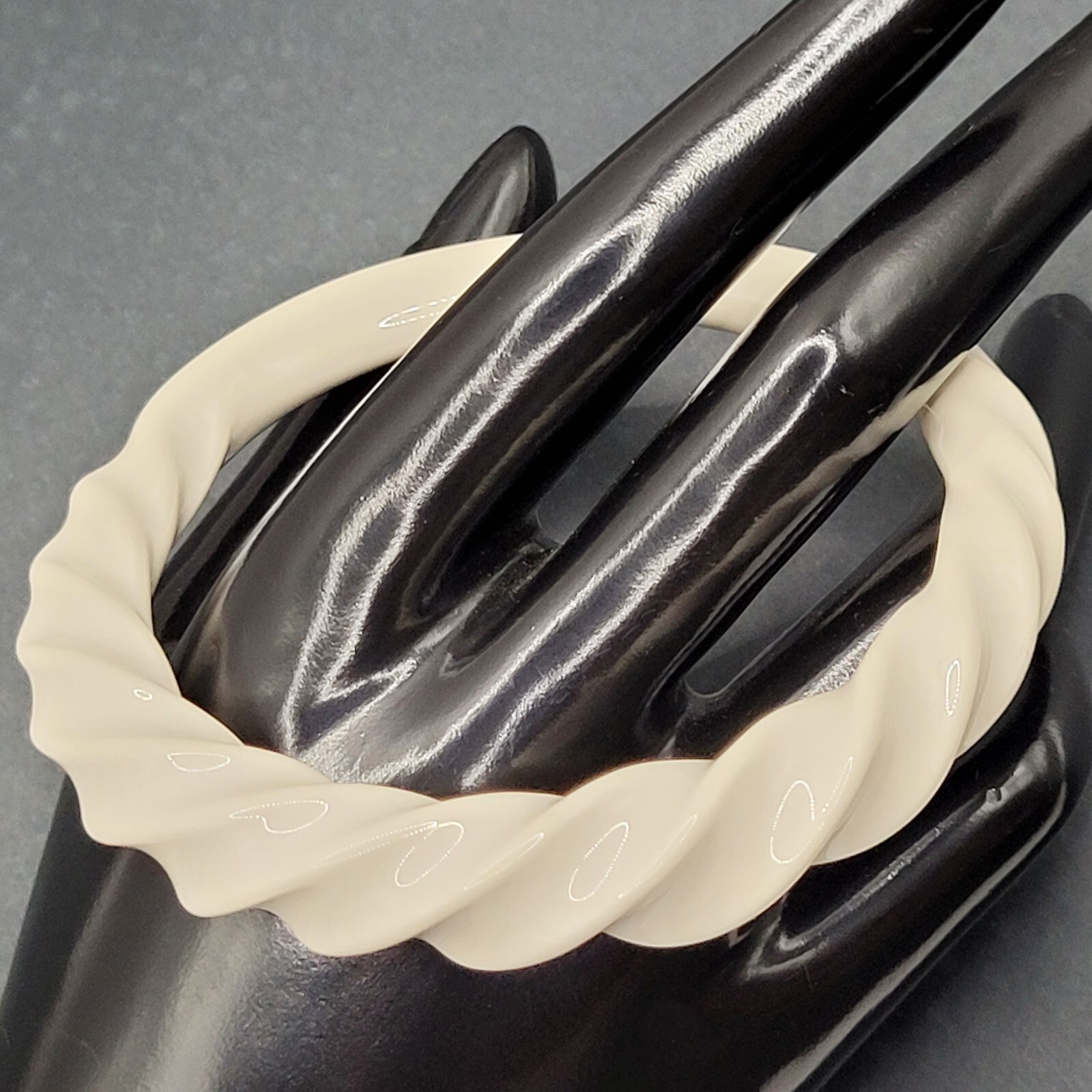 Twisted and Smooth Creamy White Resin Bangle Bracelet Retro Style Vintage 1980s