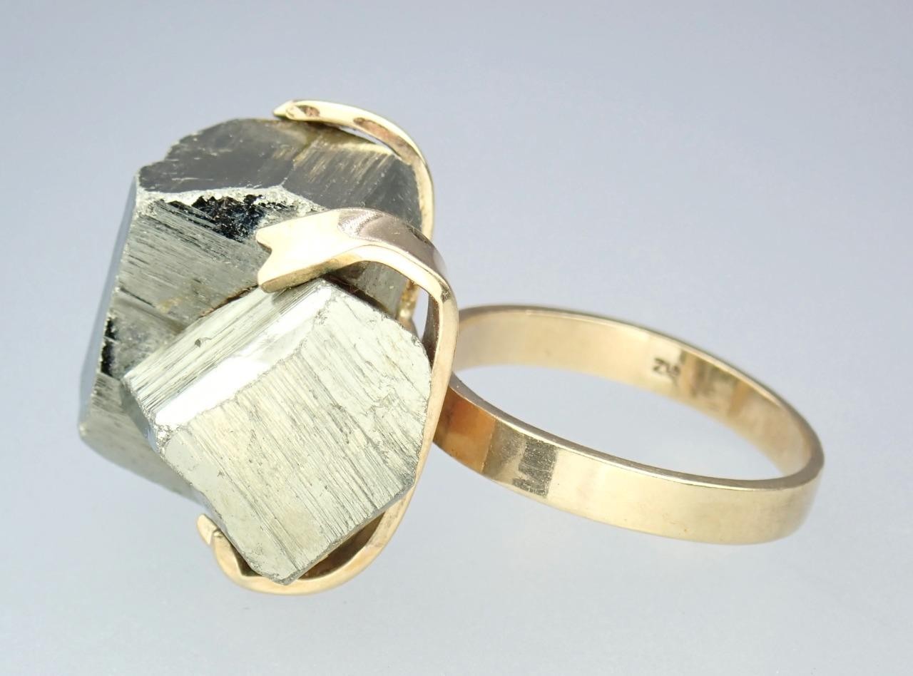 Amazing Vintage 1970s Brutalist Modernist 9K Gold Pyrite Cocktail Ring 1971 7.25