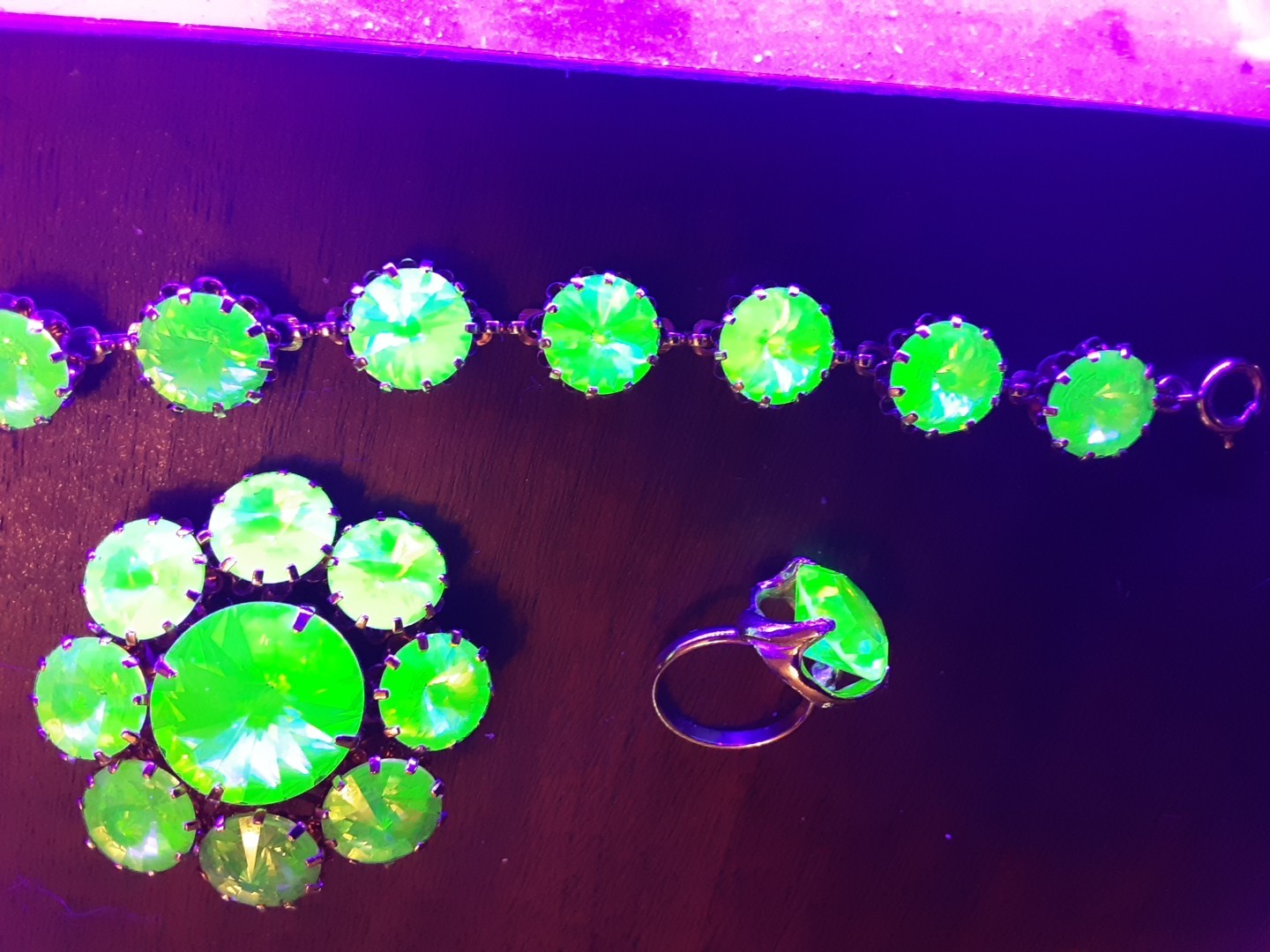Vtg Light Green Rivoli Brooch, Bracelet, Ring Jewelry Set -Stunning!