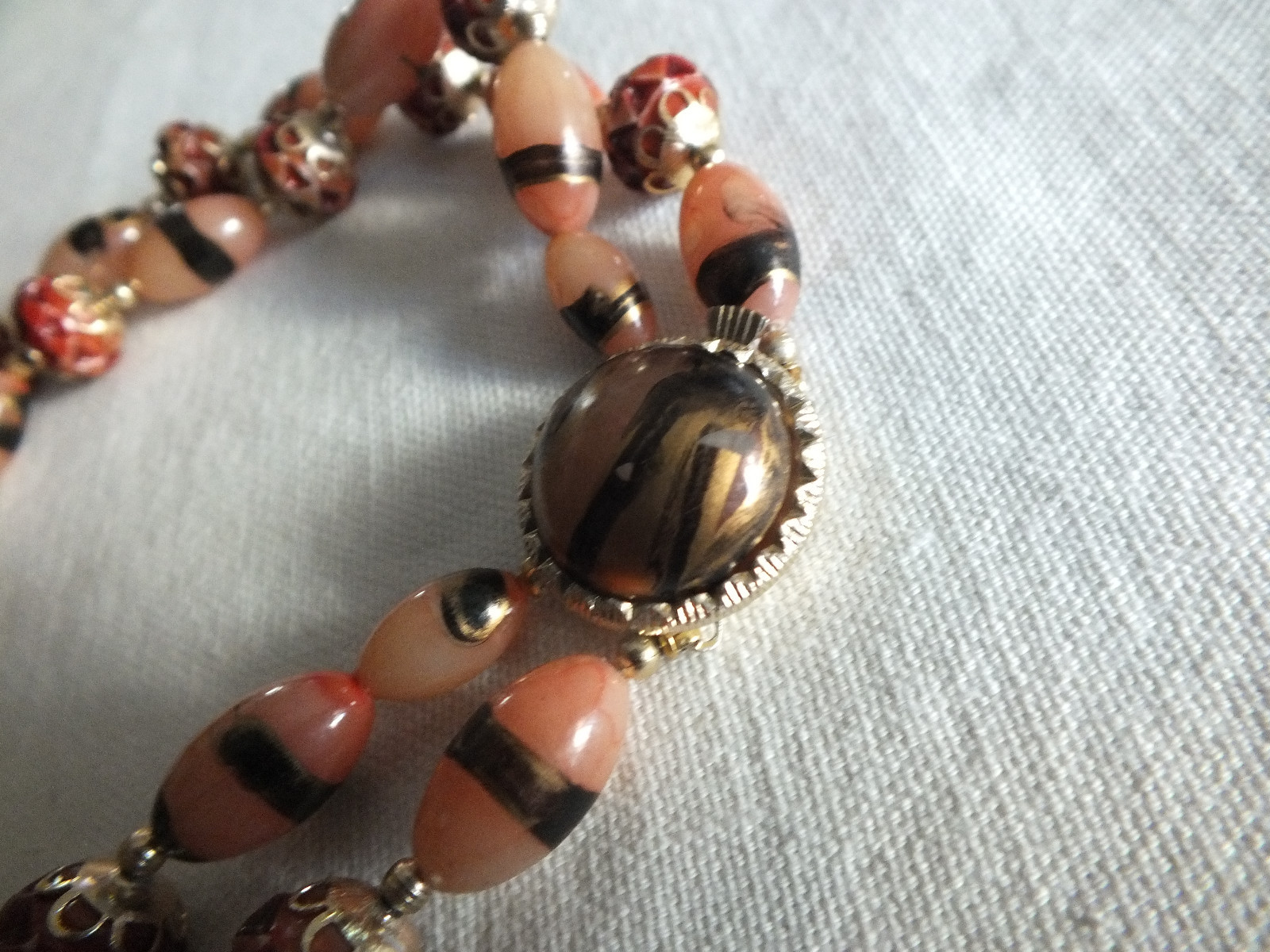 Beautiful Necklace Gold Tone Peach Black Burgundy Beads Signed HONG KONG 16″ WOW