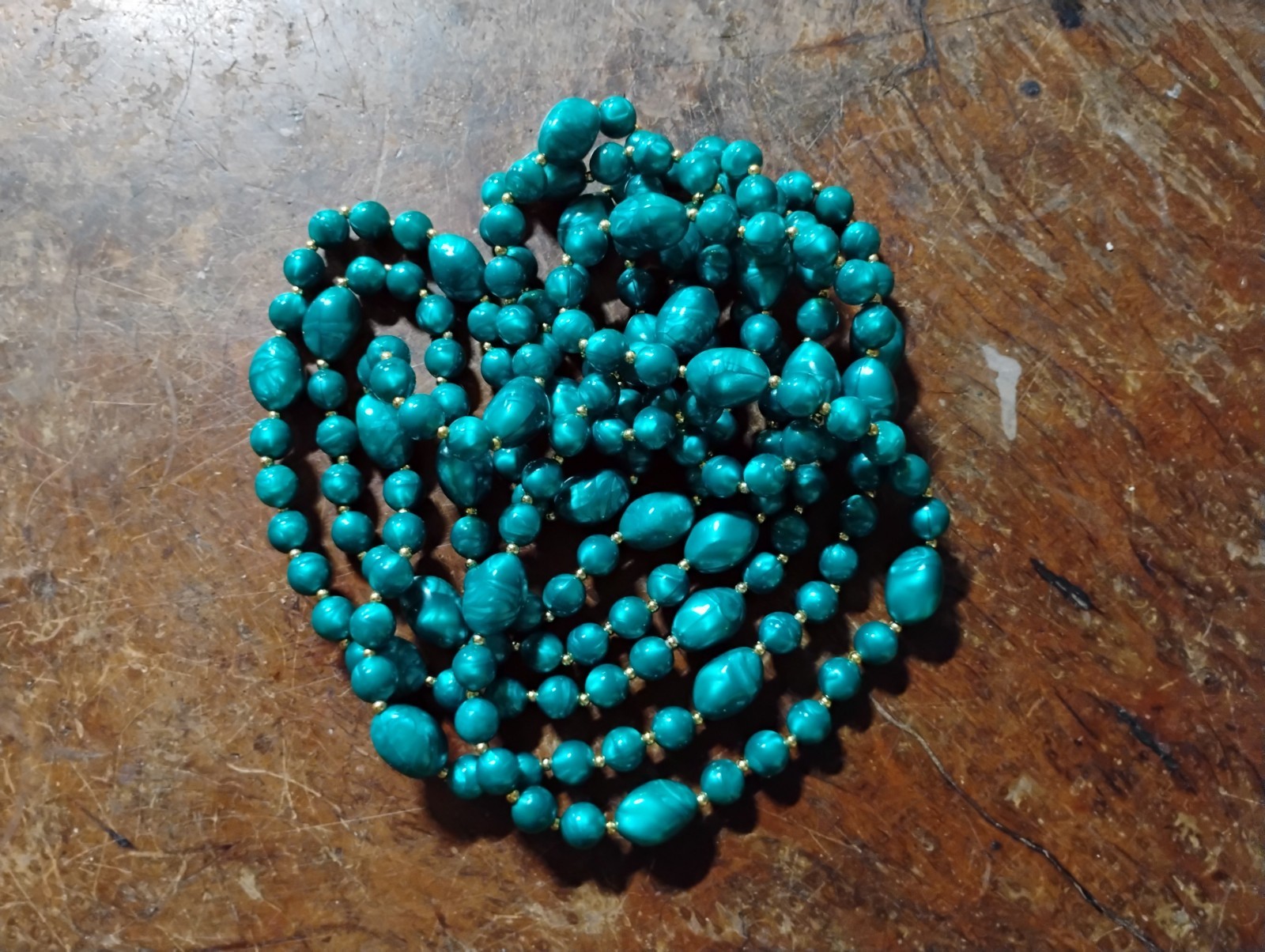 VTG Extra Long Flapper Style Vivid Green Bead Necklace