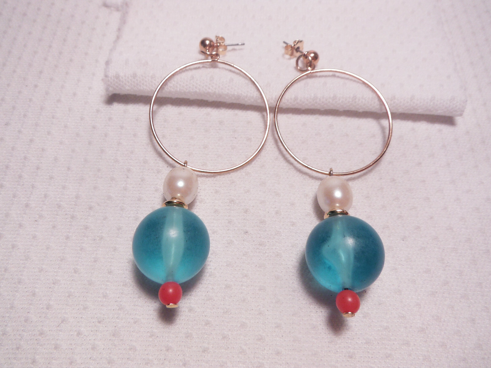 VINTAGE VERY LIGHT DANGLE EARRINGS ~ PIERCED.