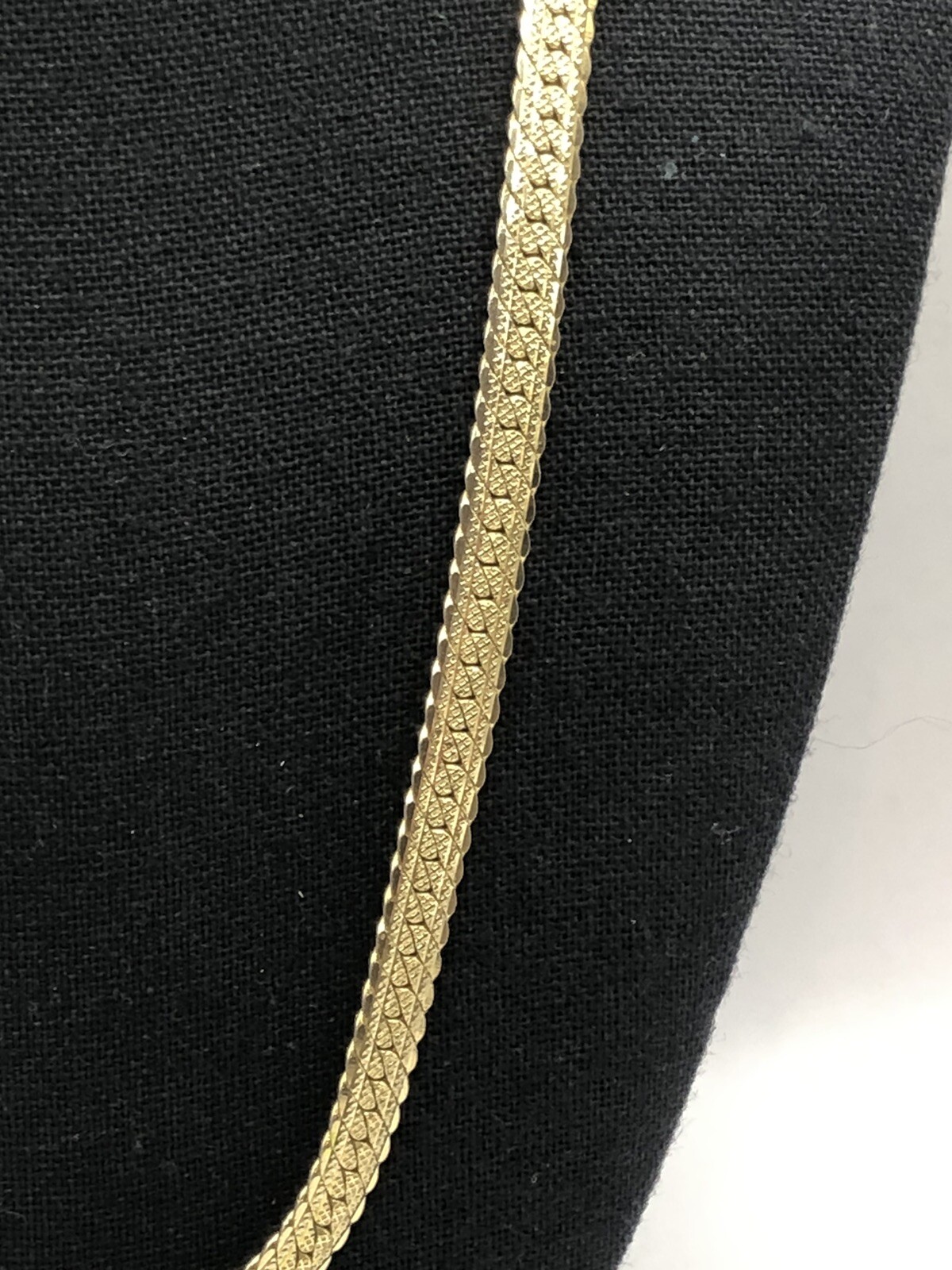 Vintage Textured Serpentine Necklace Goldtone 20” Long 1/4” Wide Unisex