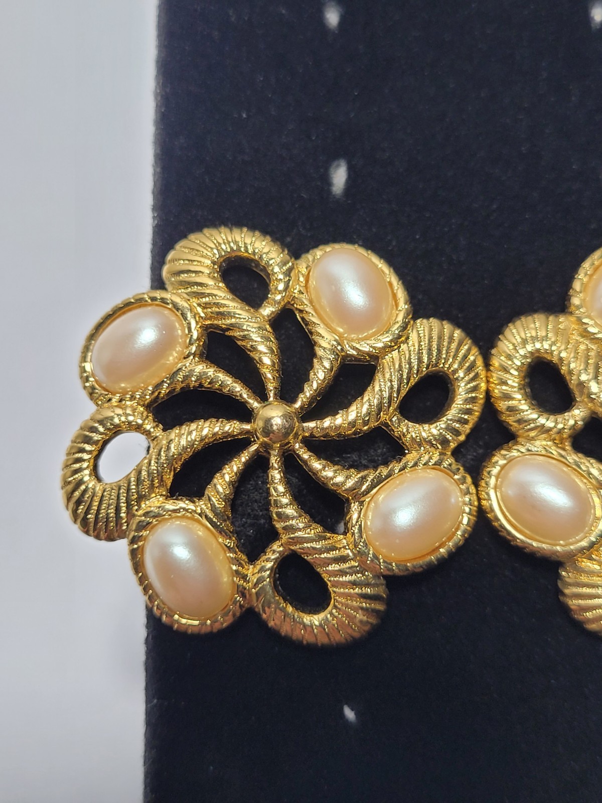Vintage Yellow Gold-tone Faux Pearl Clip-On Earrings Fashion Costume Jewelry