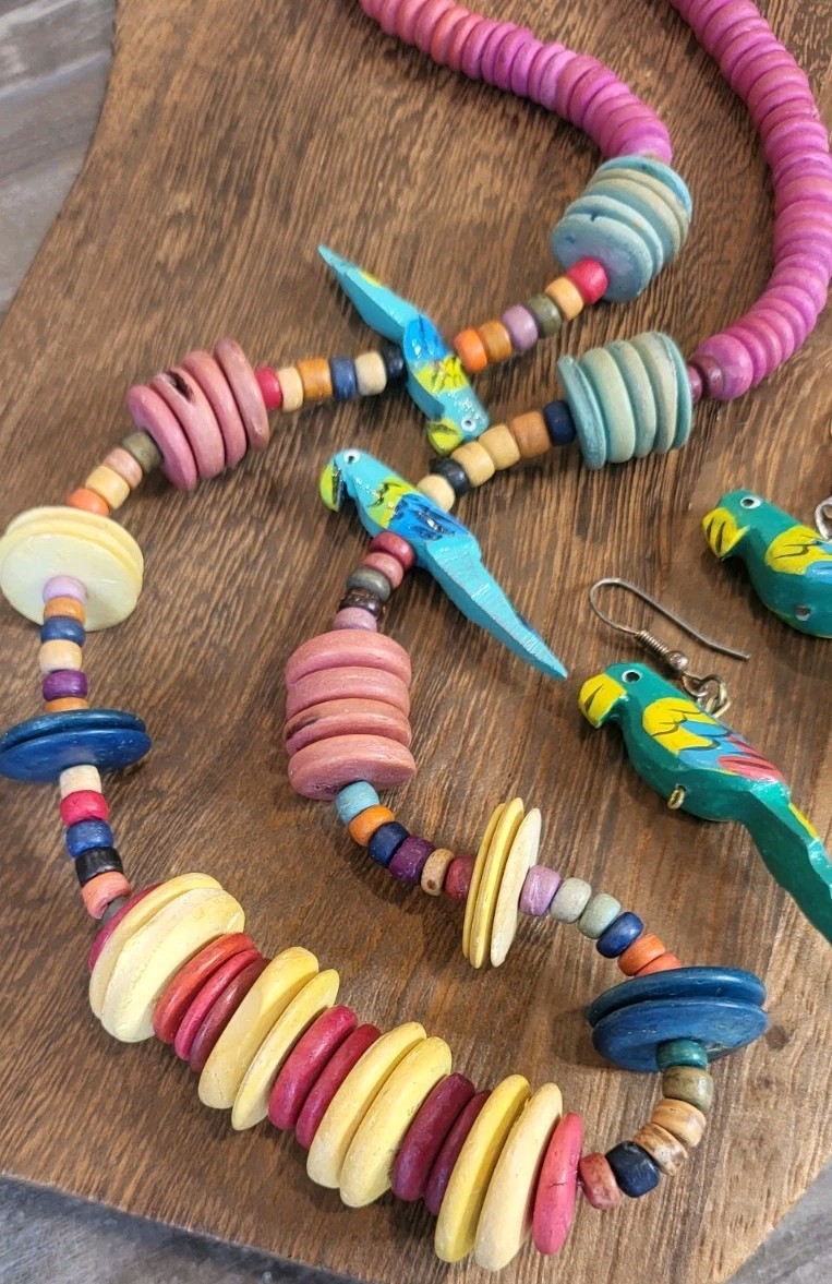Vtg Rustic Beaded Parrot Detail Necklace & Earrings Set, Made in the Caribbean