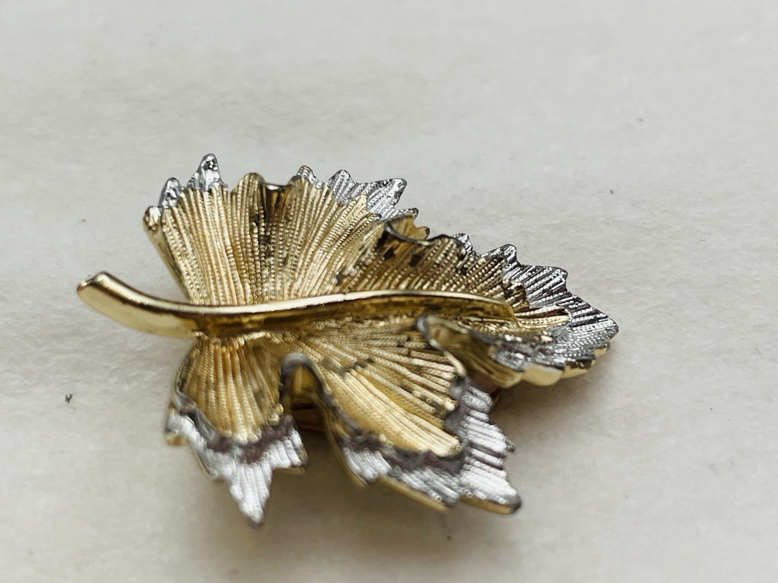 1964 Sarah Coventry “Nature’s Choice” Two Tone Clip On Leaf Earrings