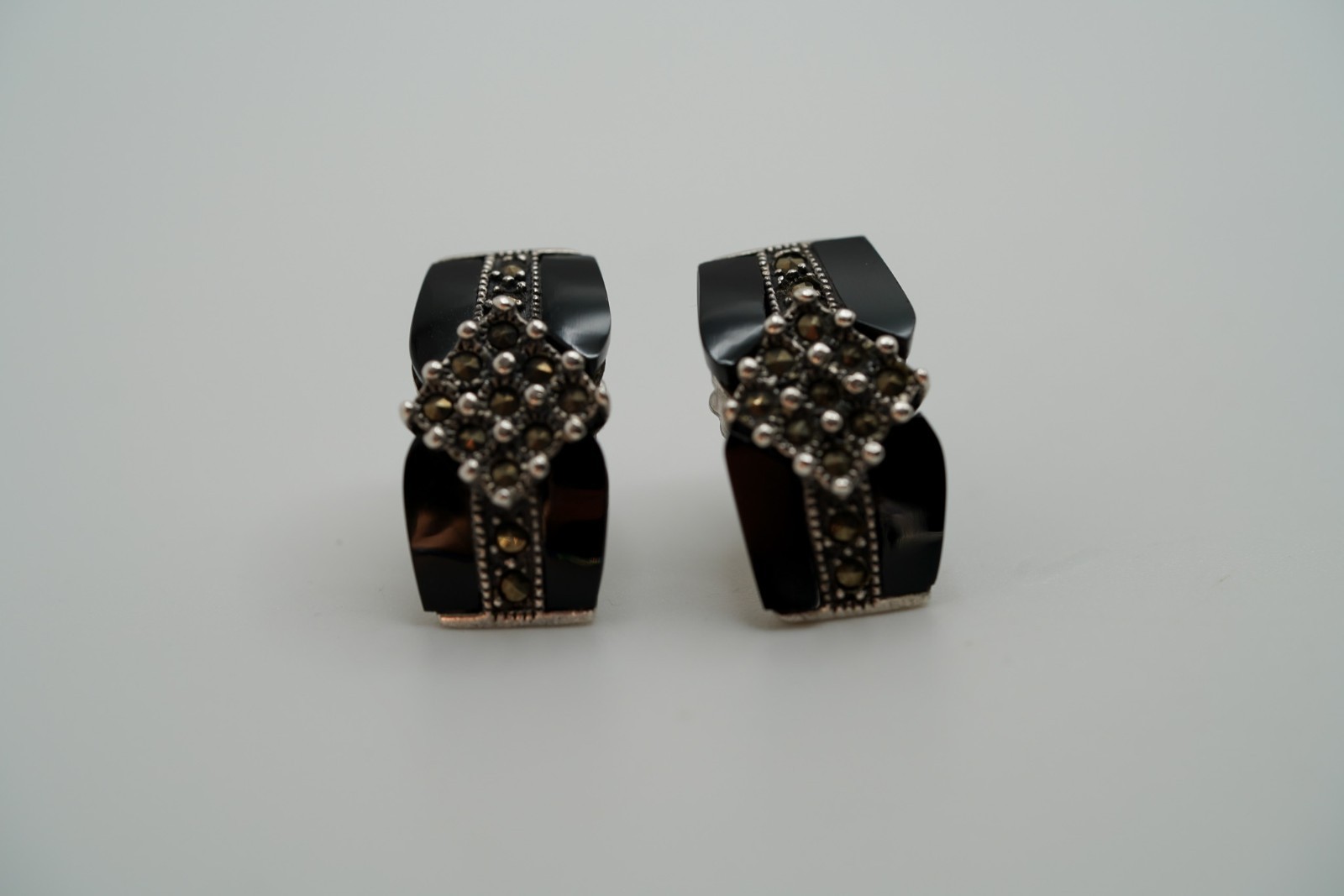 Vintage Sterling Silver Repaired Onyx and Marcasite Stud Earrings 2cm x 1cm JB36