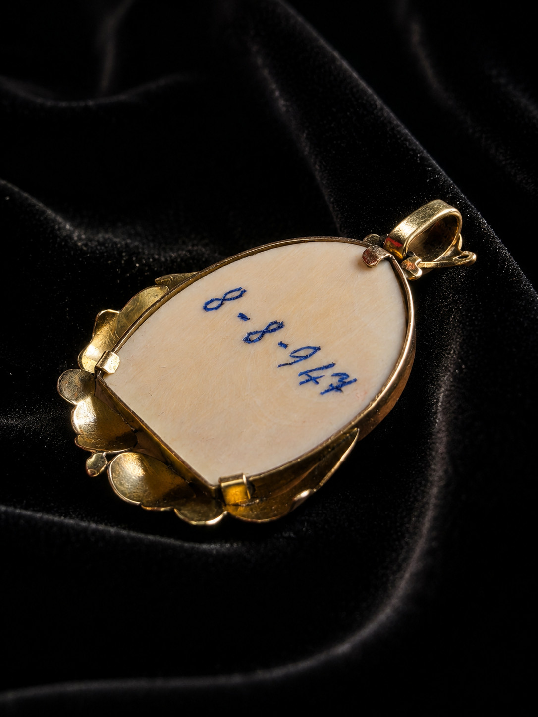 Rare 1930s Art Deco Virgin Mary Pendant 18K Gold Hand Carved Relief