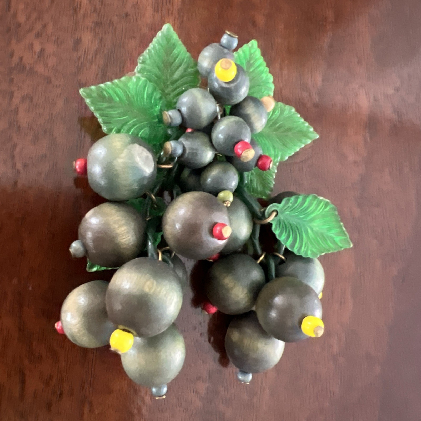 VINTAGE 1940’s MIRIAM HASKELL WOOD BLUEBERRY BROOCH / GREEN CELLULOID LEAVES