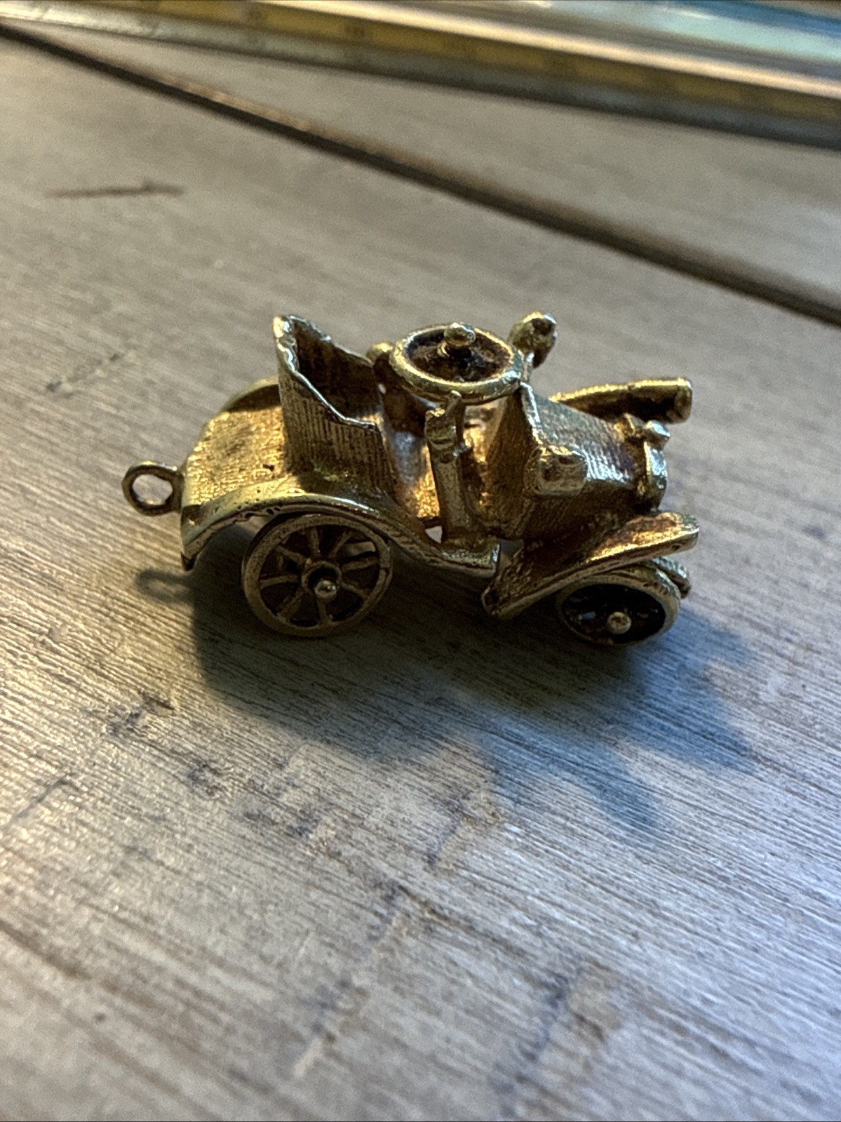 Vintage Charm 3D Car 9 Karat Gold 5.4 Grams Moving Wheels Detailed