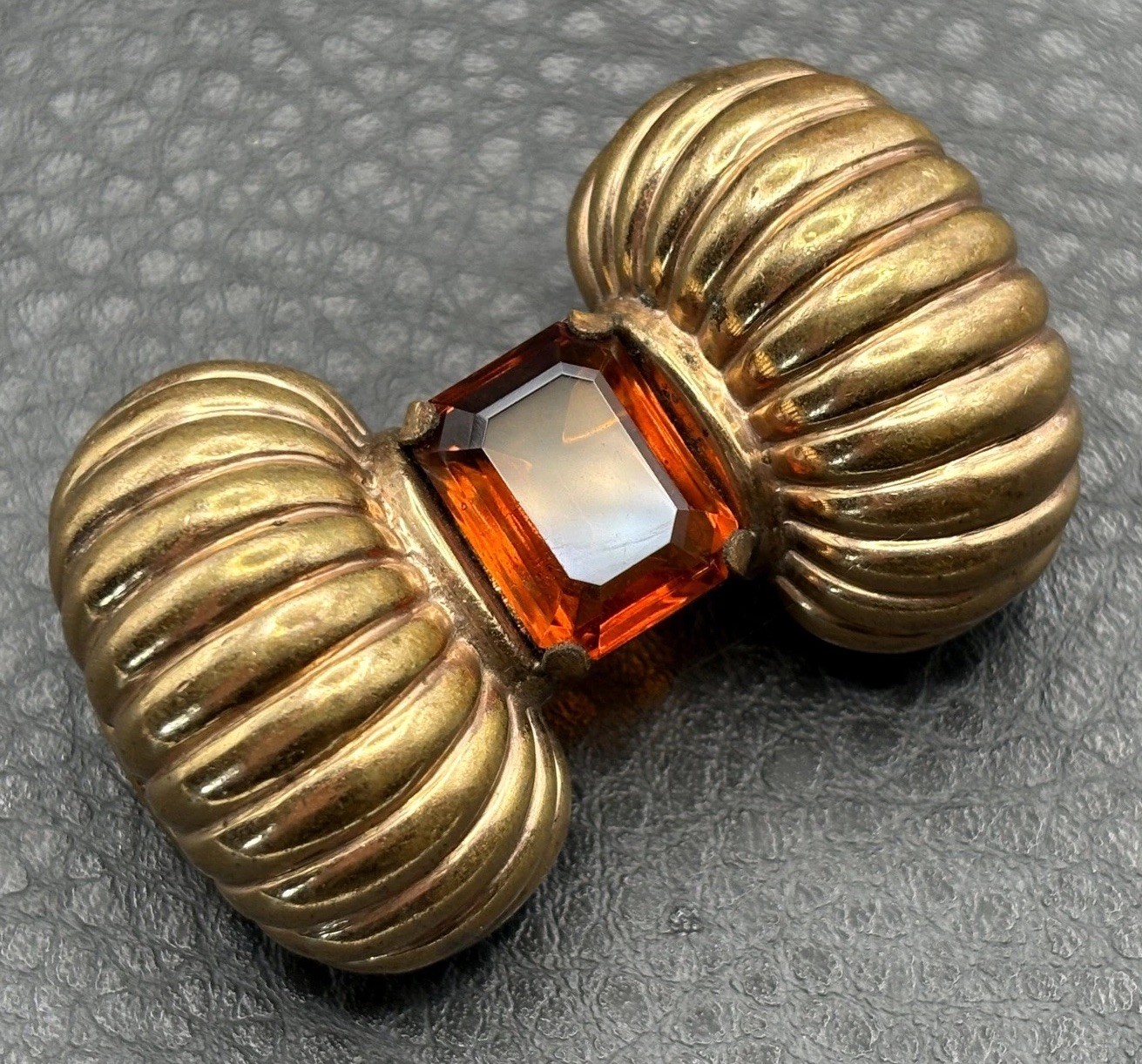 Vintage MCM Modernist Gold Tone Ribbed Dome Bow Brooch Faux Amber Glass Stone