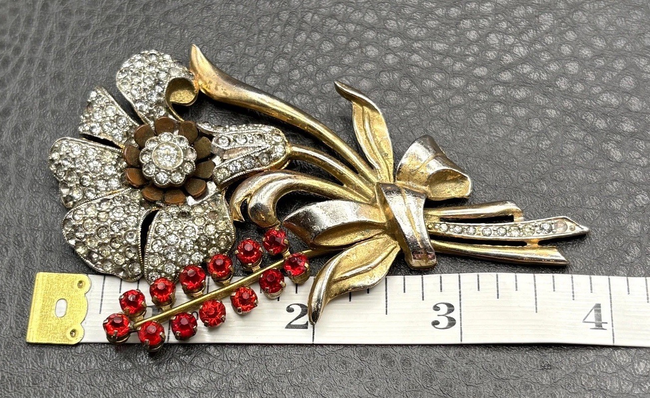 Vintage Gold Tone Pot Metal Rhinestone Red Flower Bouquet Brooch Pin READ