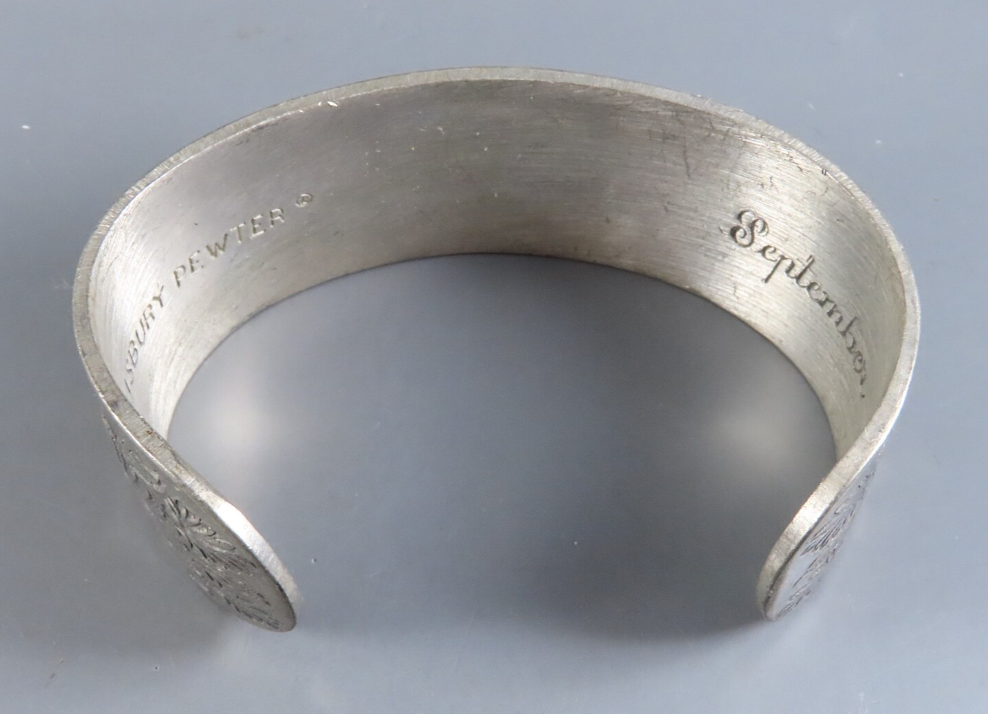 VTG Salisbury Pewter CUFF BRACELET Flowers of the Month SEPTEMBER ASTORS Silver