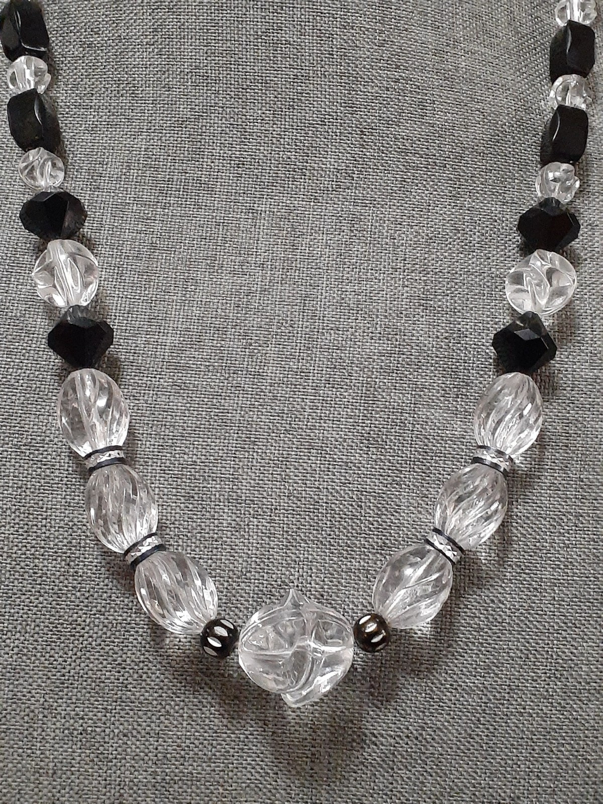 Vintage black & clear lucite bead chunky necklace w/rondelle spacer beads 25″
