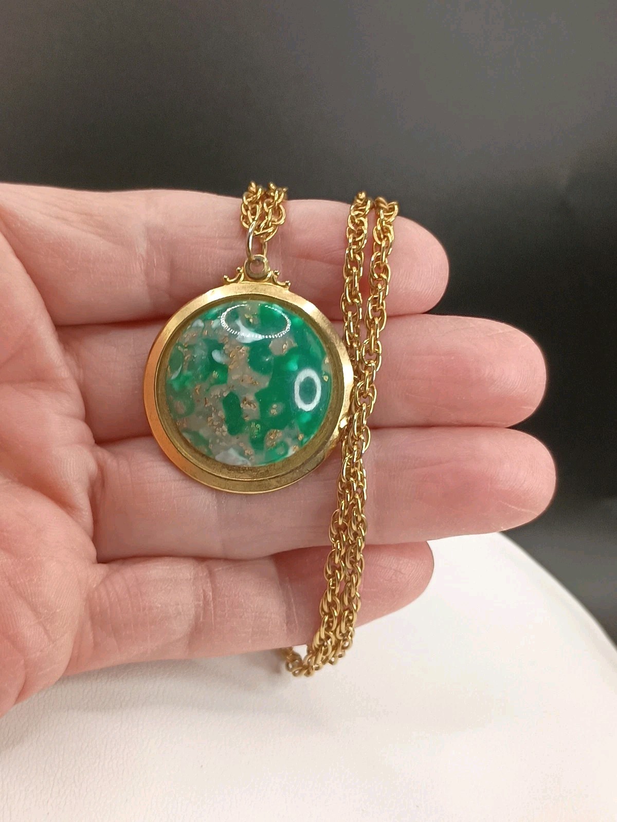 Vintage Foil Glass Pendant Necklace Green Aventurine Flake Gold Tone 19″