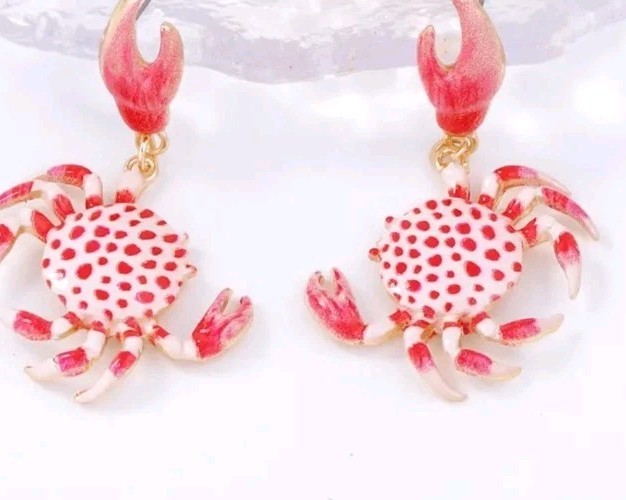 Enamel Red&white Drip Painted Crab Earrings Dangle, Goldtone