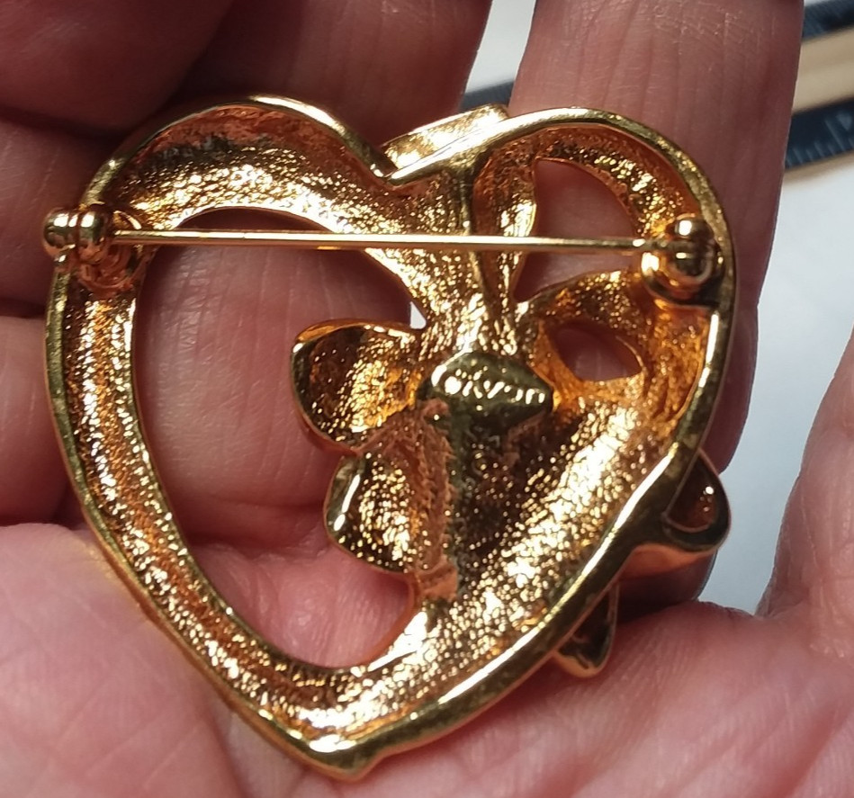 3 Vintage Brooches: 2 Avon, 1 Unbranded 05-01-2026