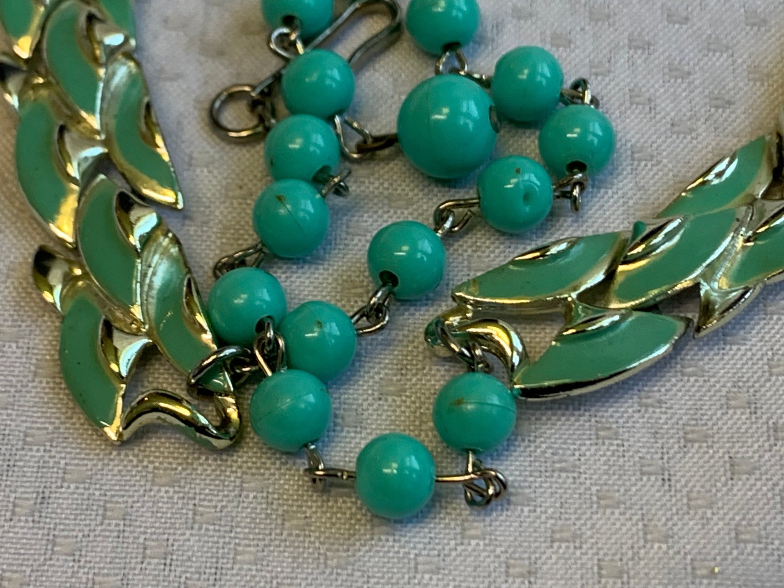 Vtg Coro Necklace 16.5″ Fashion Jewelry Sea Green Enamel Beaded Hook Clasp *READ
