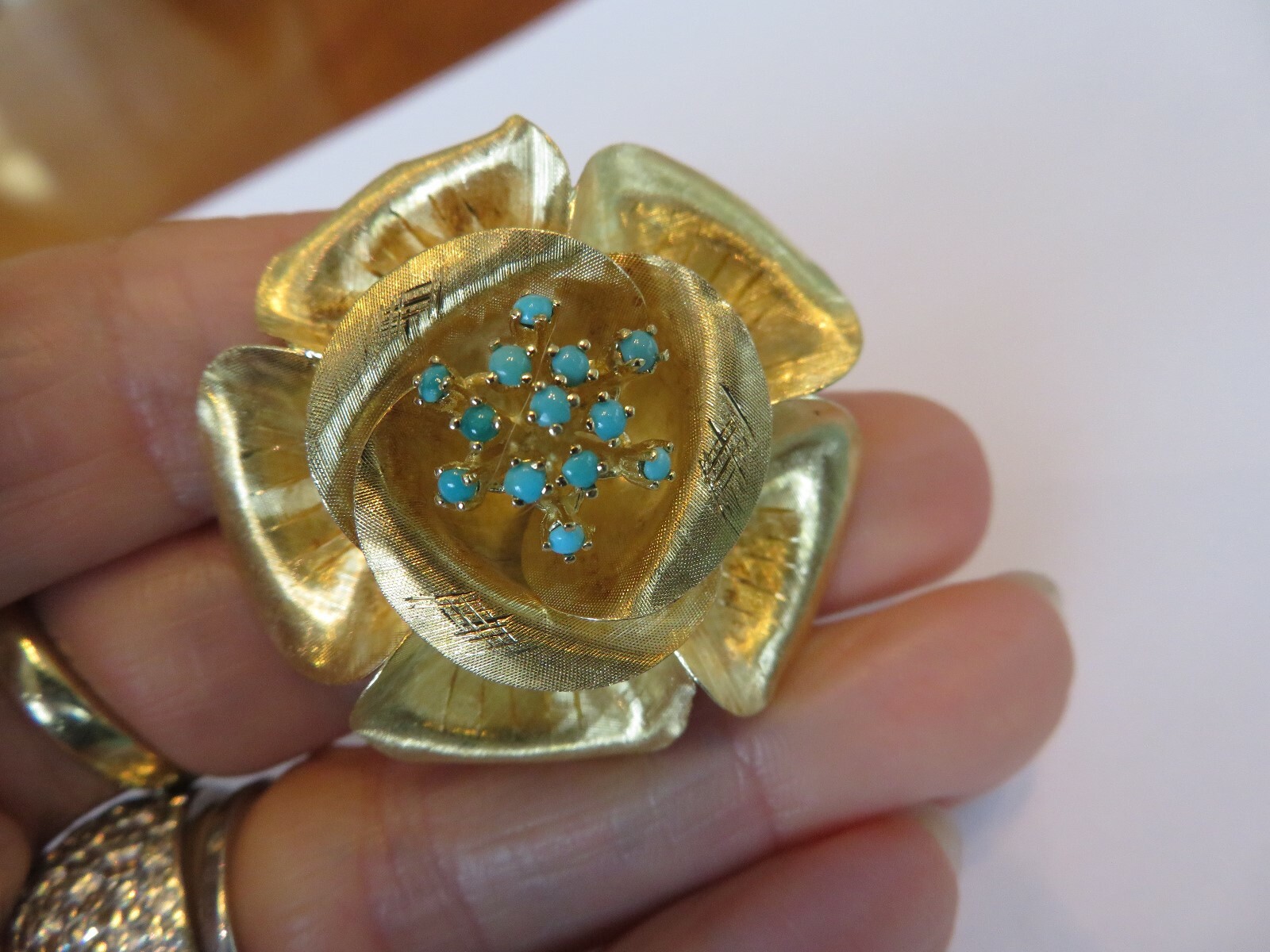 ART DECO 18K GOLD ITALY TURQUOISE FLOWER BROOCH 39 MM ROUND