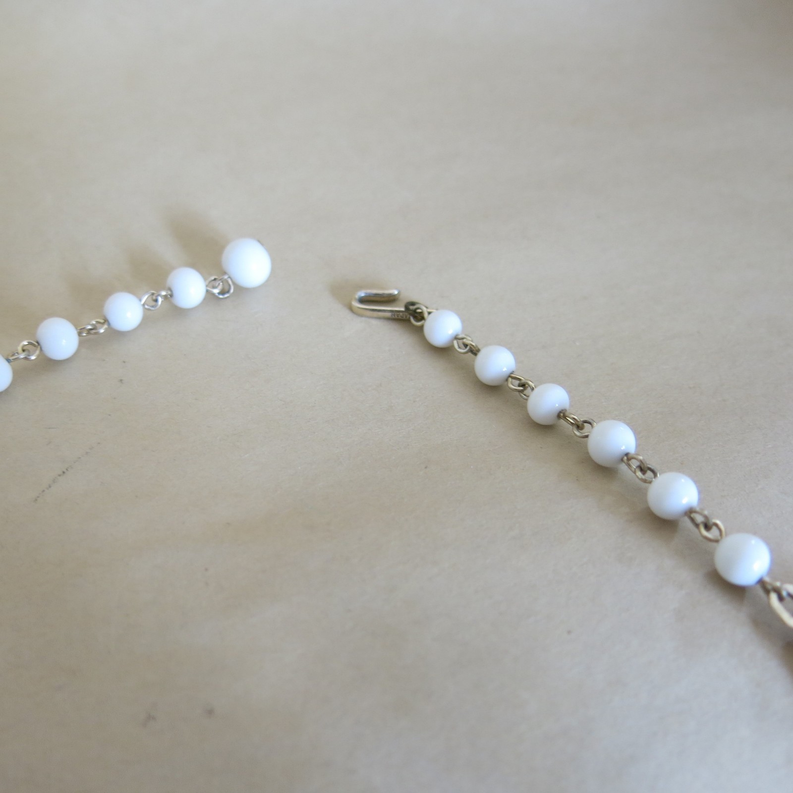 Vintage Japan White & Iridescent Plastic Beaded Necklace 1950’s 17.5 in [3933]