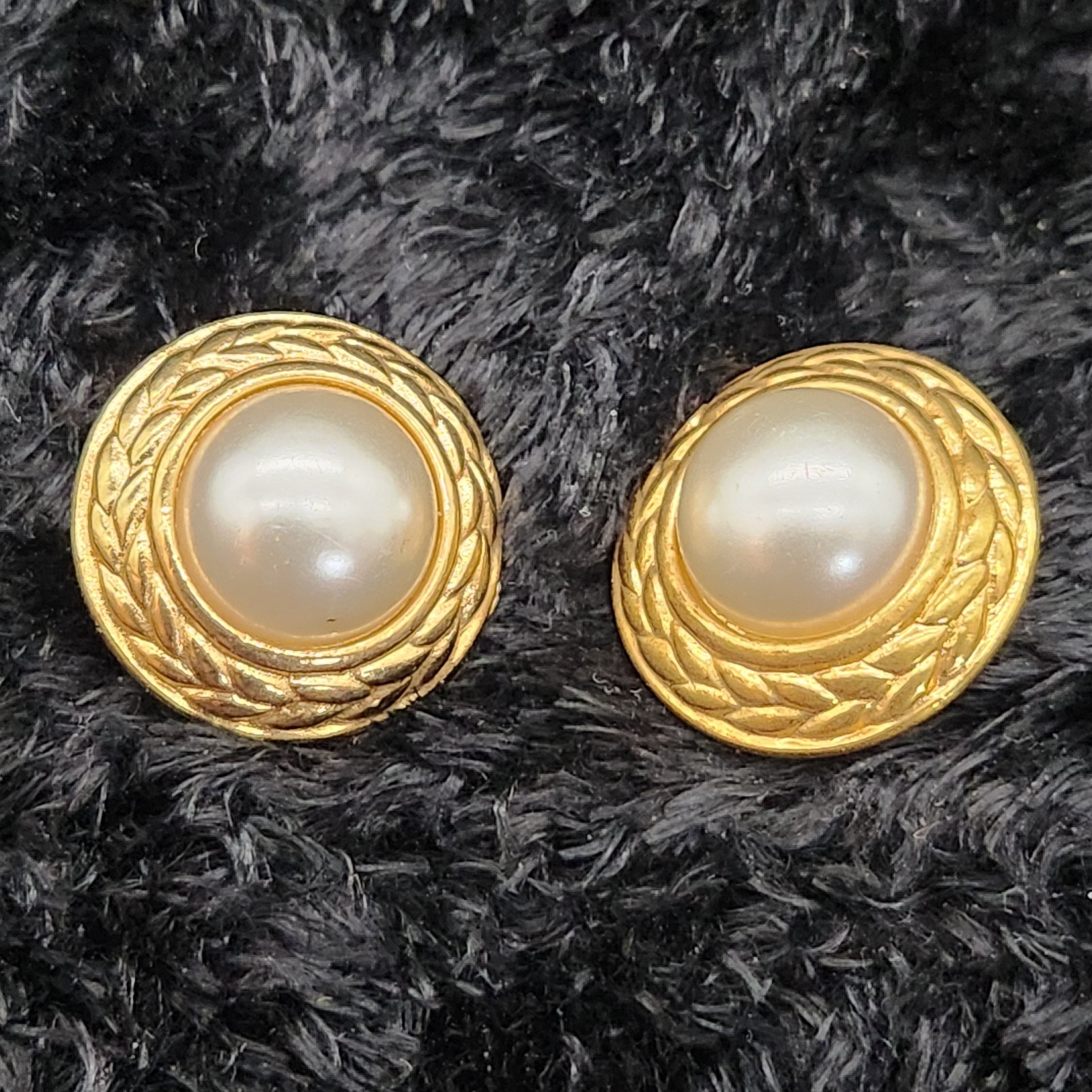 White Stag Faux Pearl Surrounded By Gold-tone Robe Clip-on Earrings