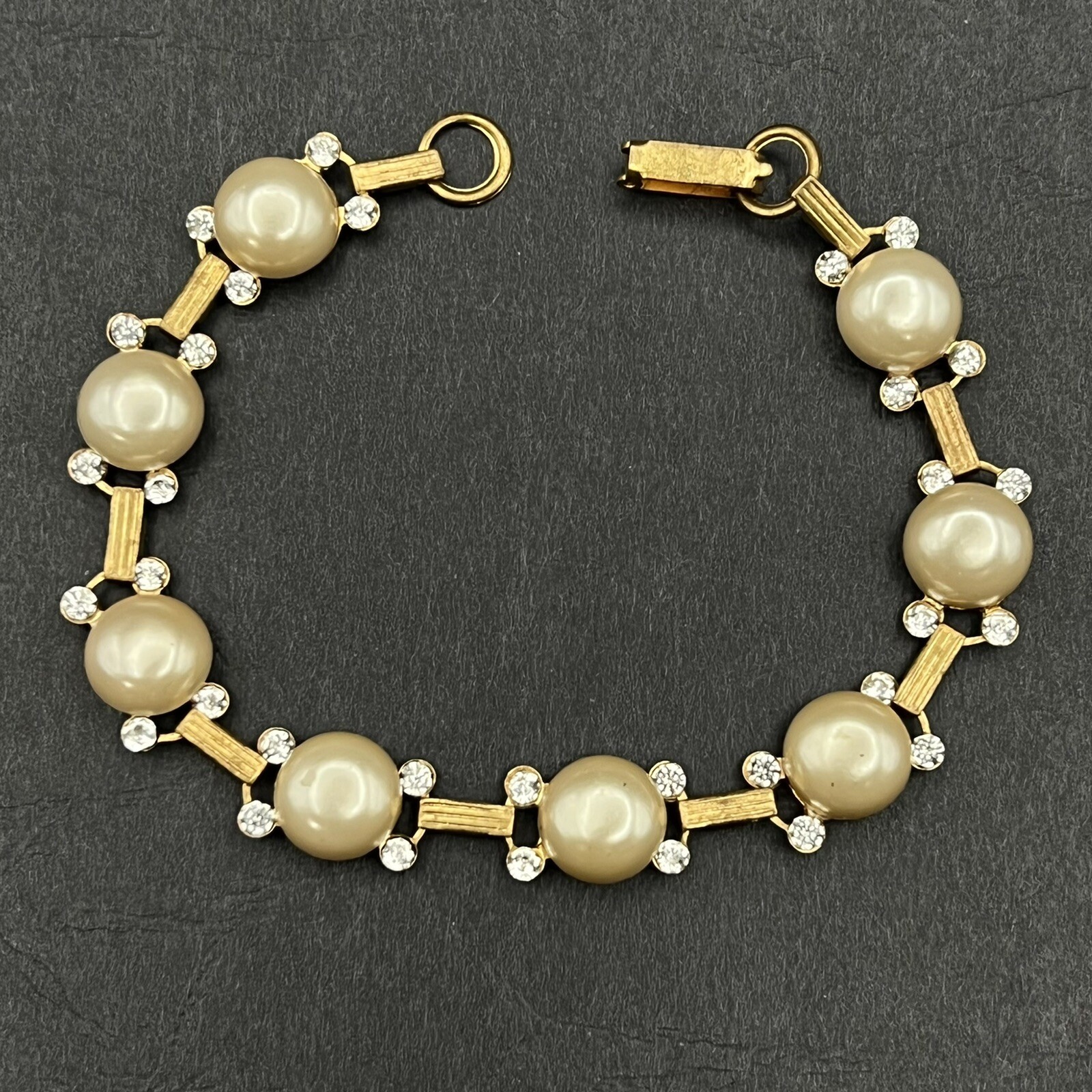 Vintage Faux Cabochon Pearl & Clear Rhinestone Gold Tone Link Bracelet 7 3/4″