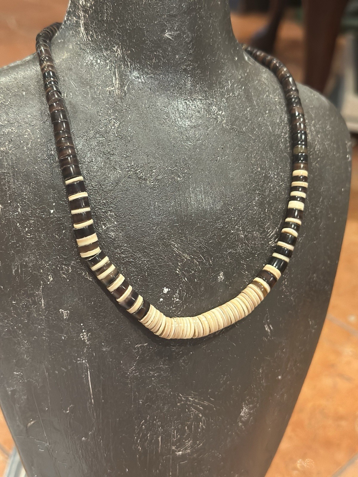 BROWN TAN SHELL COCONUT BEADS 15″ CHOKER BEACH Necklace 1980S SURFER HIPPIE EU