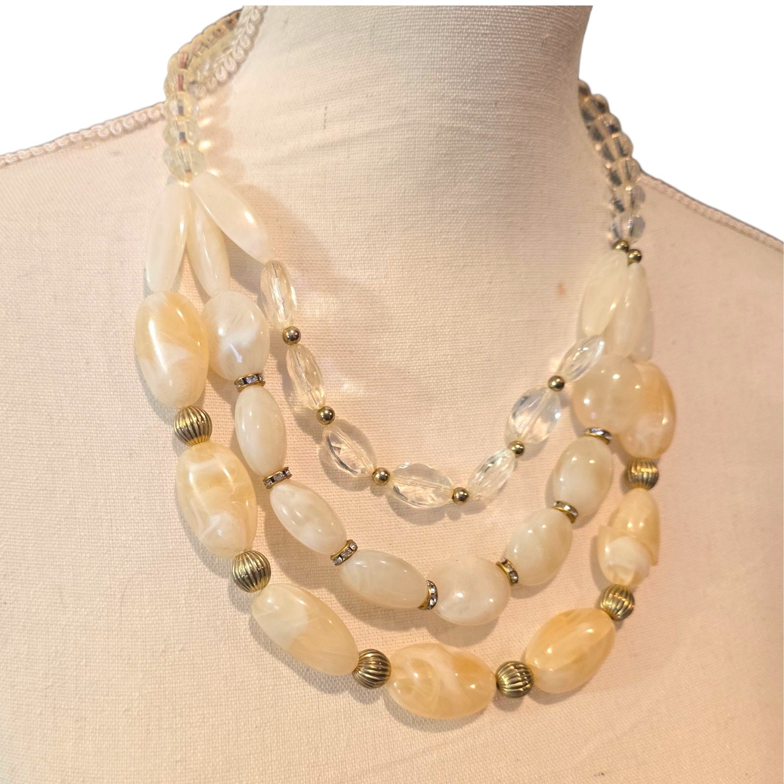 Vintage Necklace Chunky Cream Acrylic Oval Beads Silver Tone Spacers 21″ SKU2275