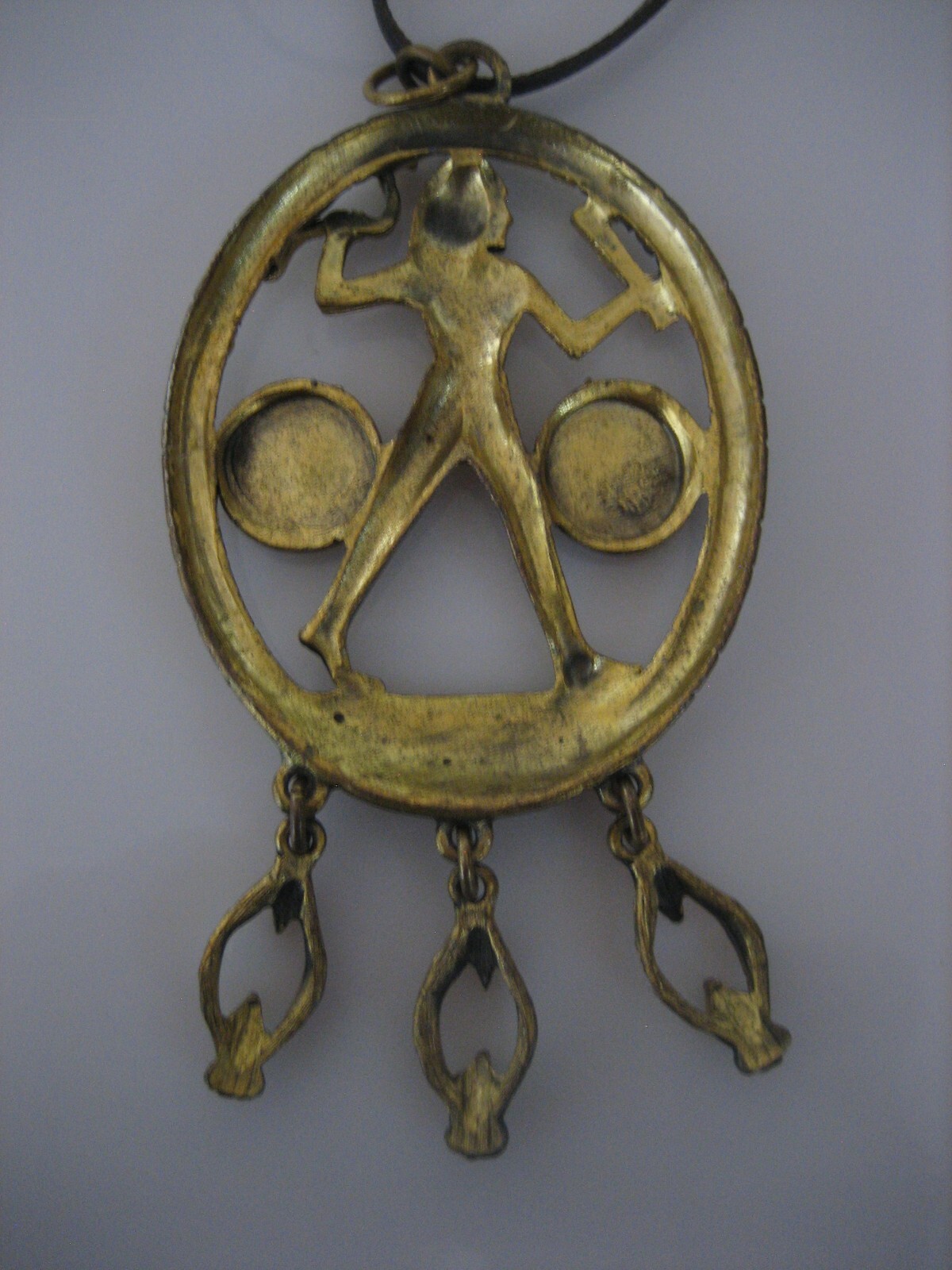 VINTAGE GOLD TONE LARGE PENDANT WITH LEATHER CORD NECKLACE