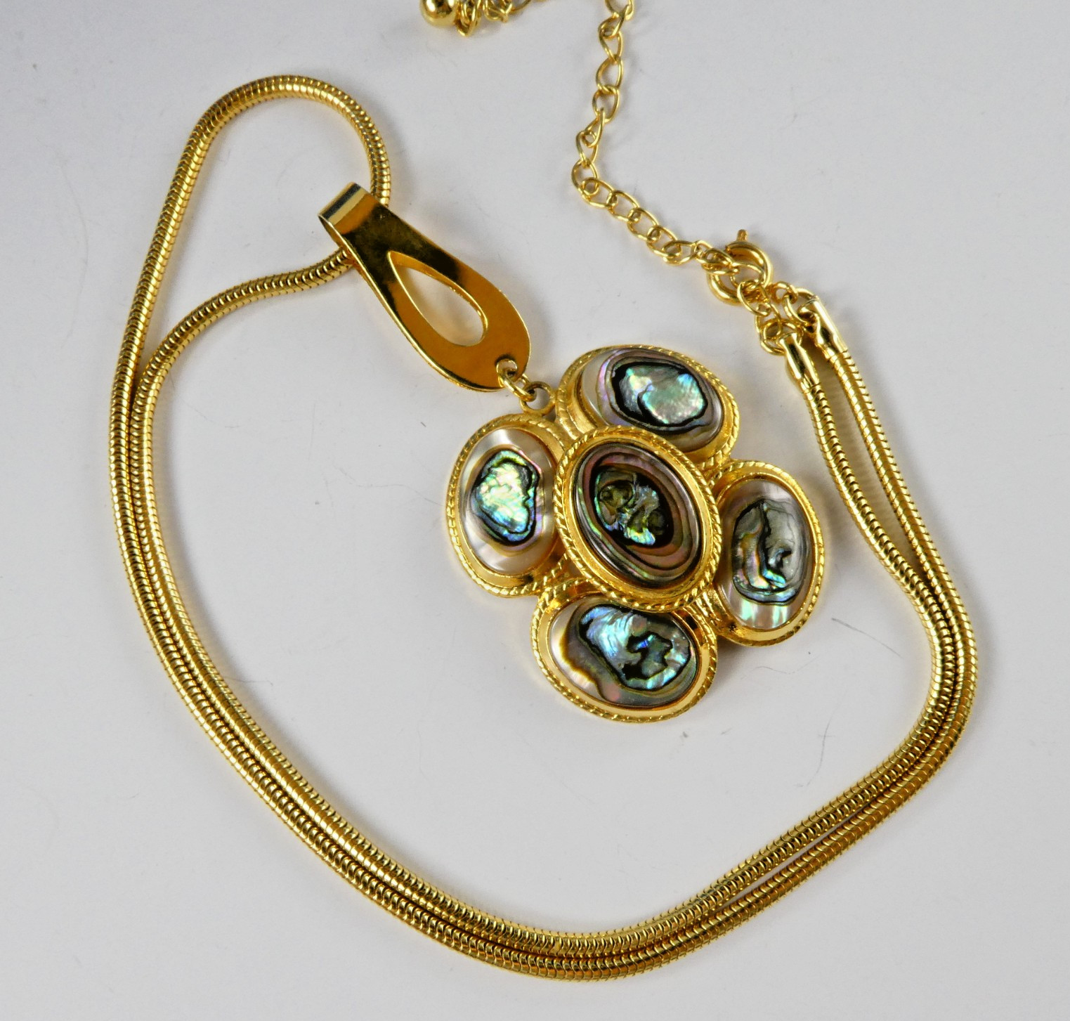 Pretty Abalone Inlay Pendant Gold Tone Snake Chain Nice Quality Designer Style